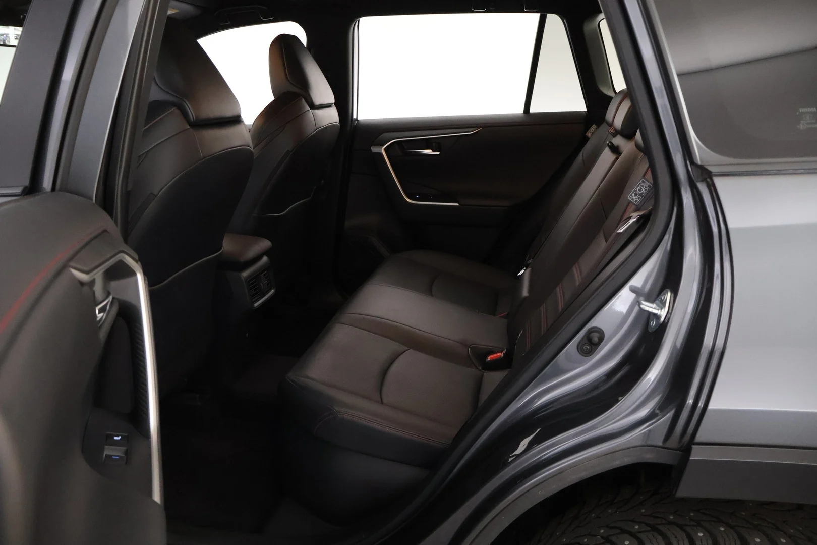 Car Image - 3iFoBZbzWo5nheS2Wk9hLt