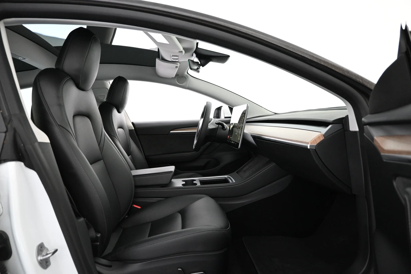Car Image - 3hZDSDXqyJc8FiYlDESoPf