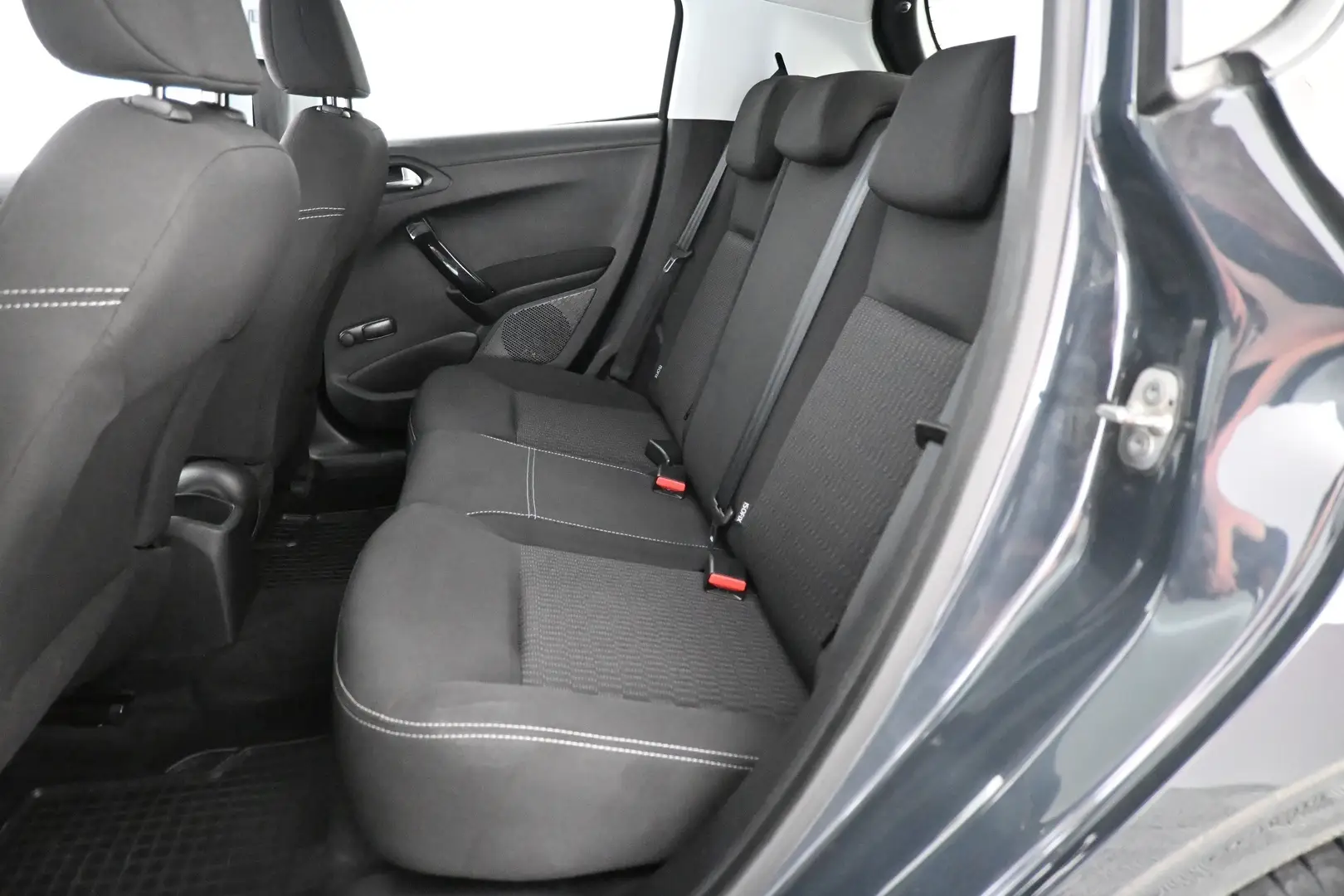 Car Image - 6khP1Ru71VbpIbLJ4Sx04C