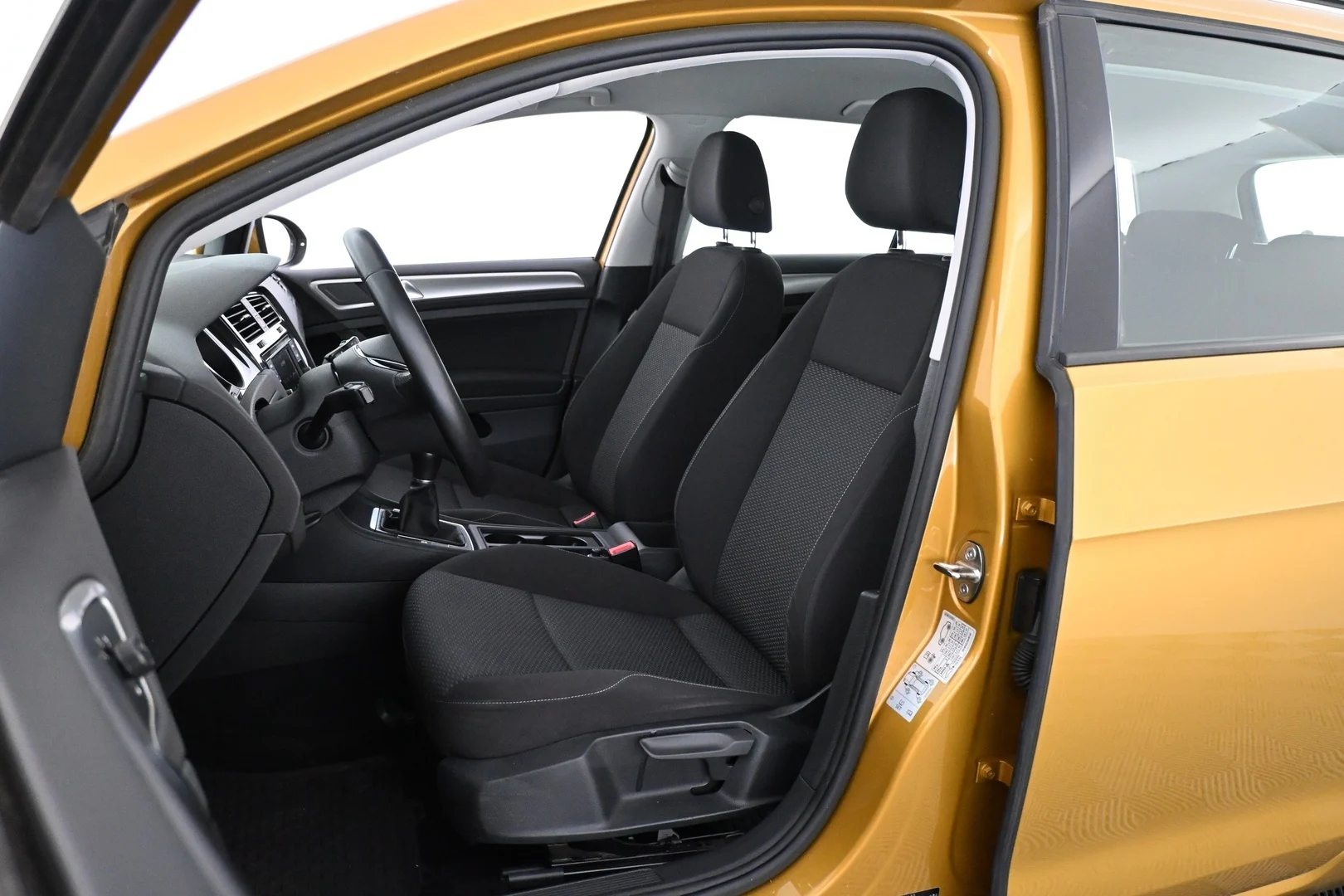 Car Image - 7hx2Op2ra1Ox1ngIz9KcpB