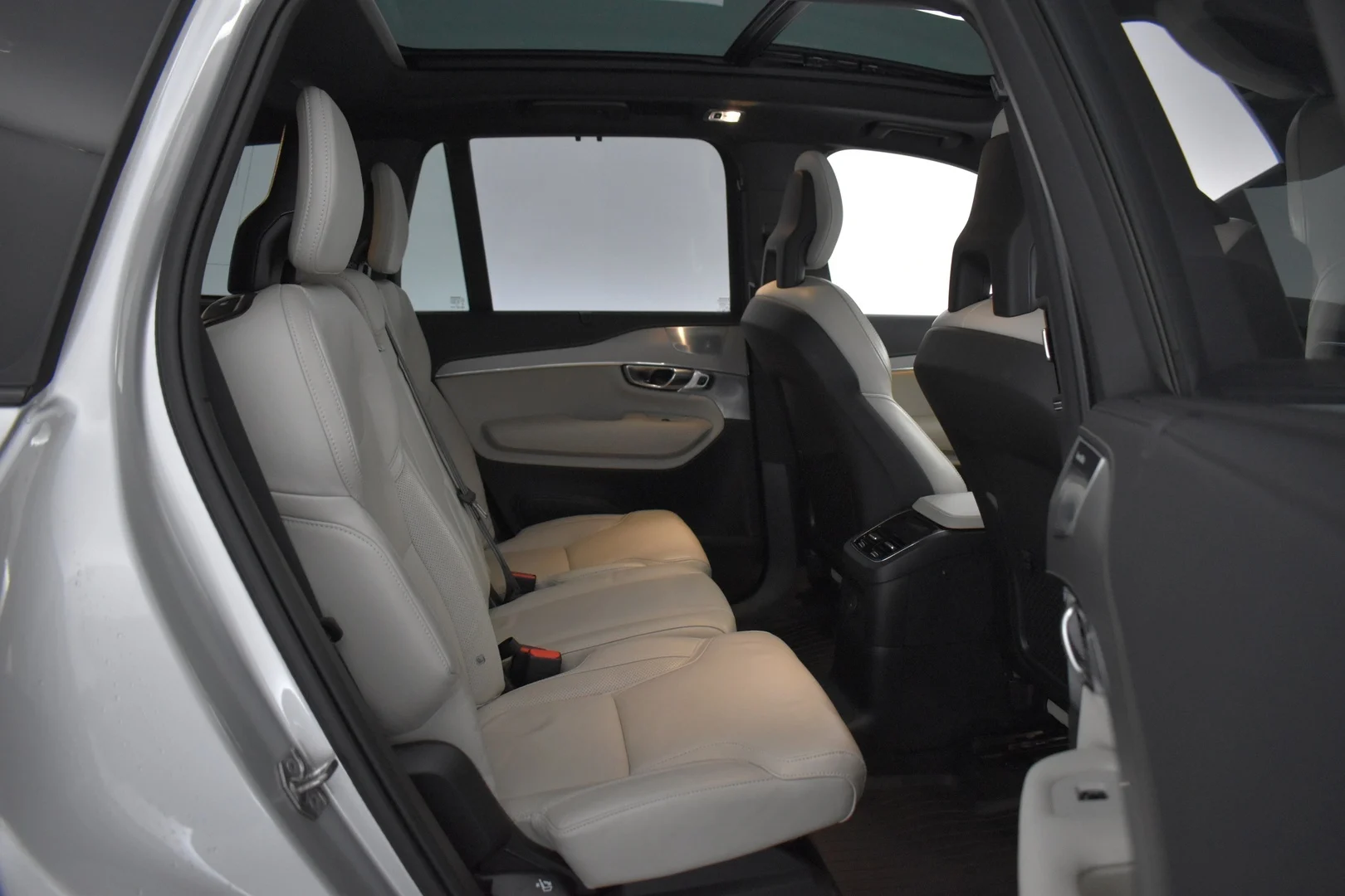 Car Image - 2kVYfXq4ZiV5Uv8AVRnaGf