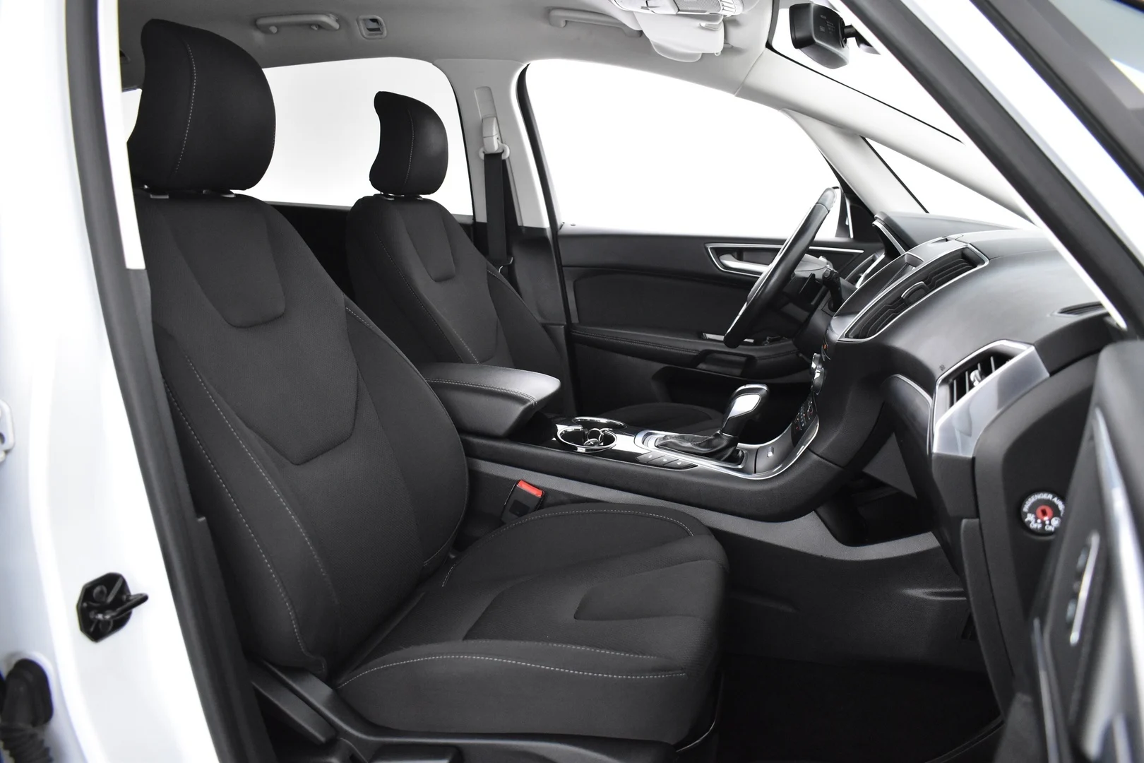 Car Image - bAo5caeL3b3eIEMPE7T9V