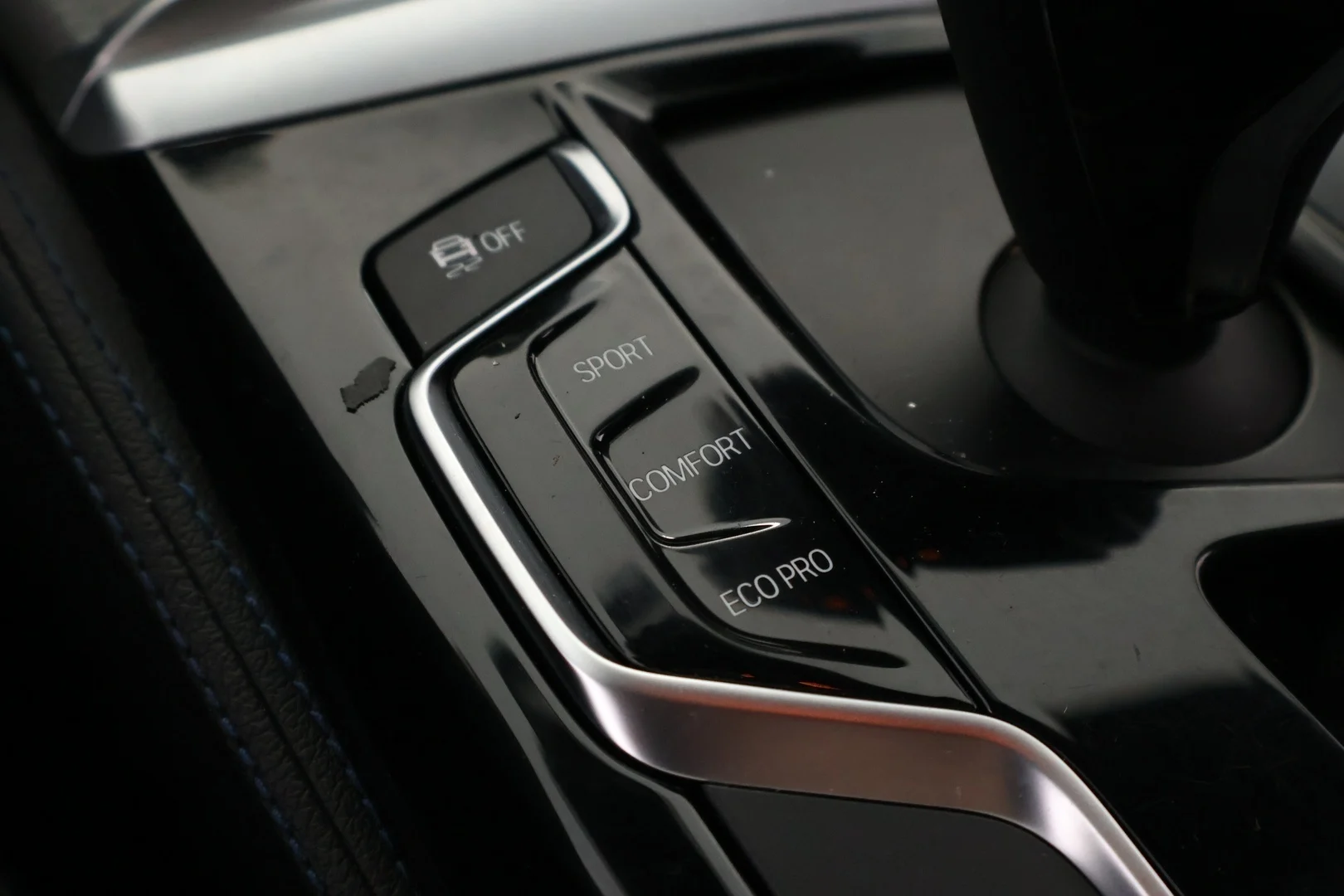 Car Image - 3DmOA0bsZYt5keZviipcvn