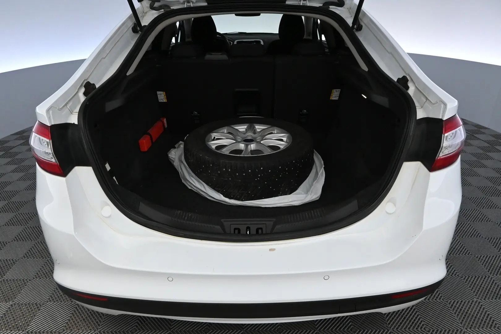 Car Image - 6Q6nMgkAnVHWrgrRfKv33s