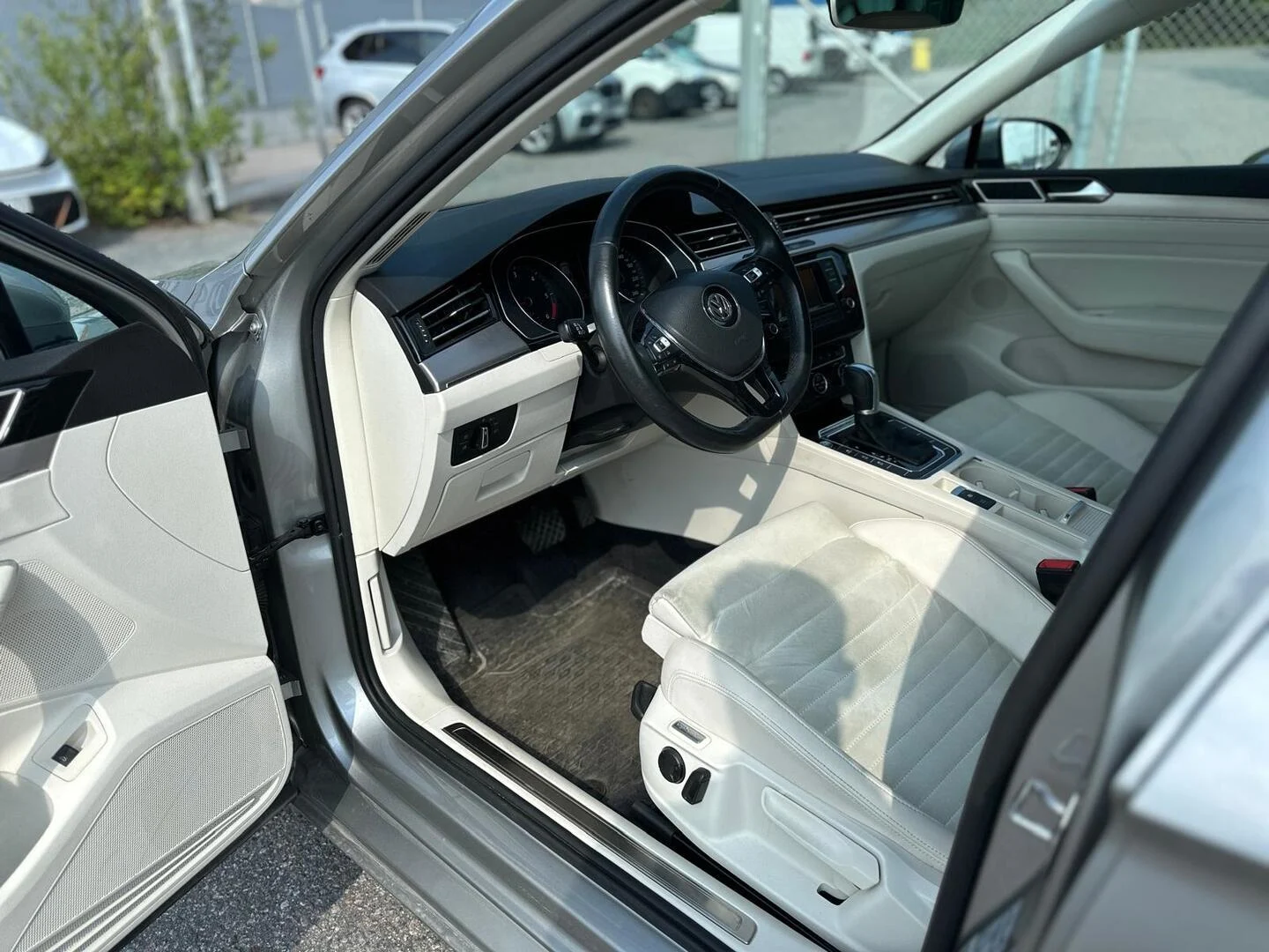 Car Image - 4hB2AhXwkGoOEbWSsYuVRt