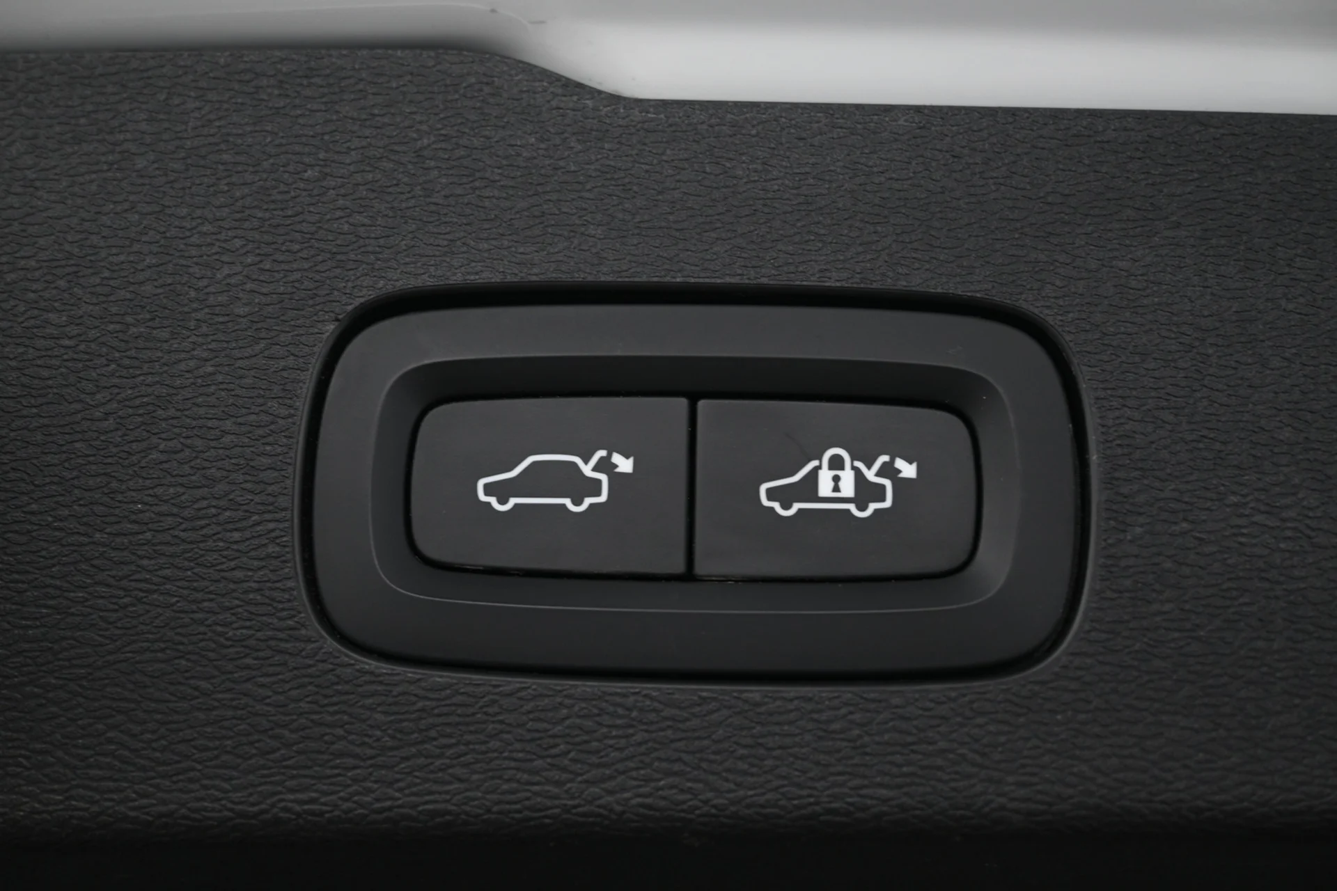 Car Image - 3Vy0y5tGRvFOU68M2GQ4ex
