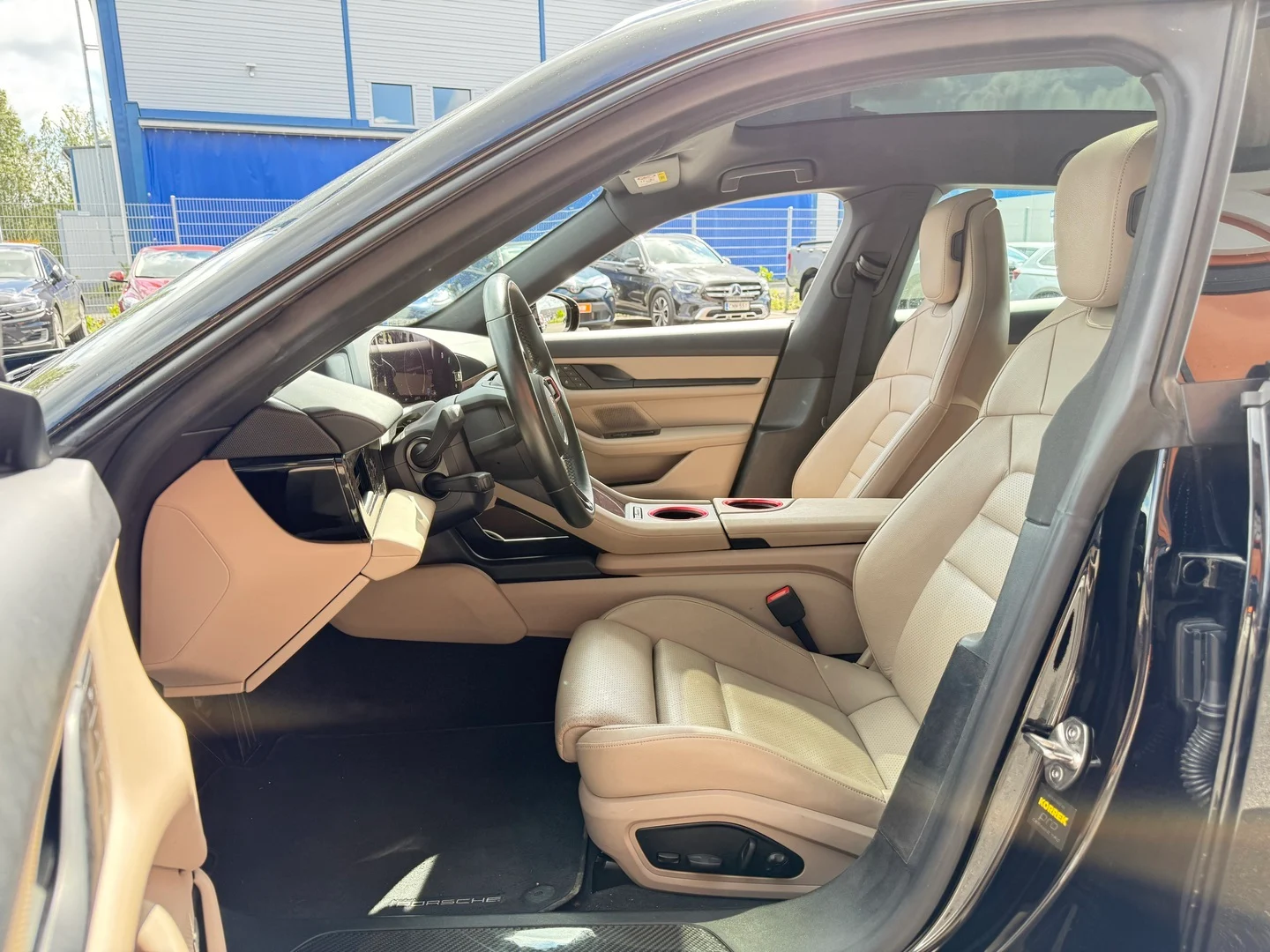 Car Image - BnGla9znFvewAZFFSoJXd
