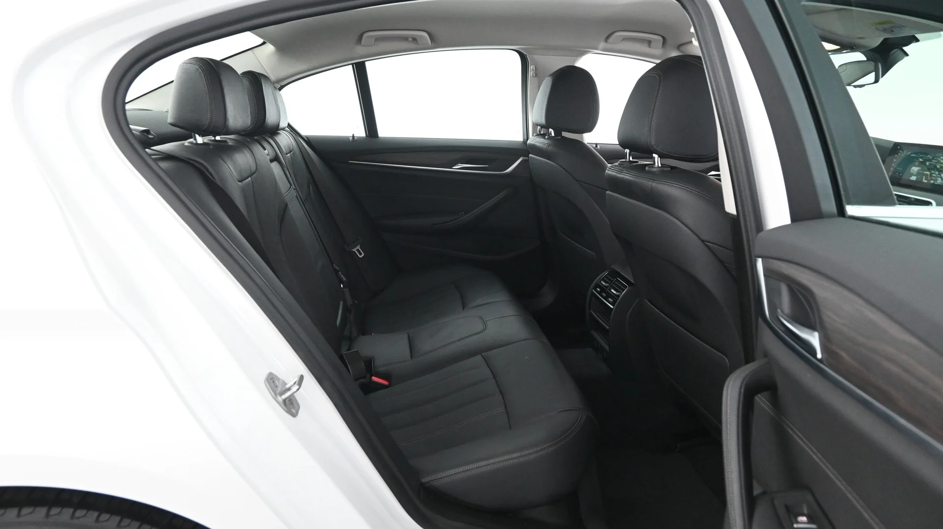 Car Image - 1APMFPkNTcxT2FmUV0gibf