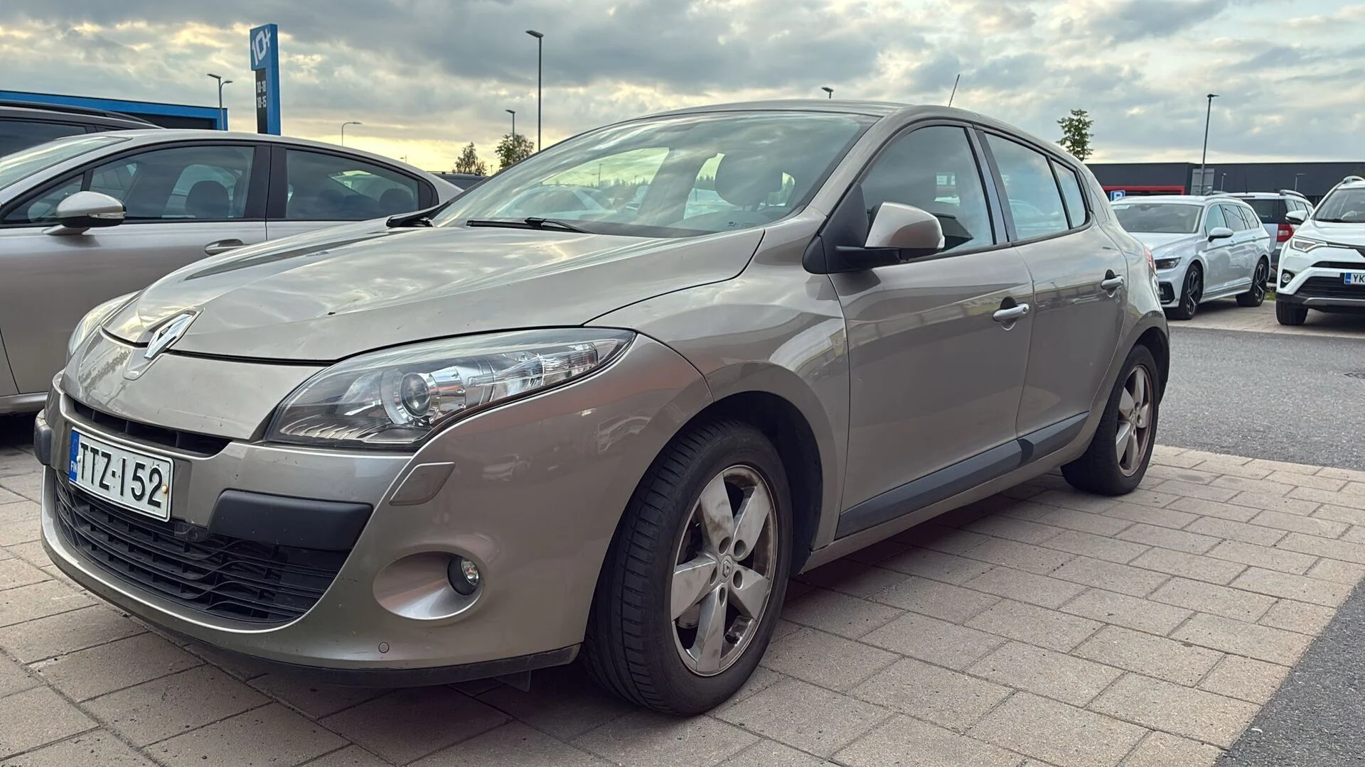 Car Image - 3gpAp7VfT7cNPwb8lrD1hQ