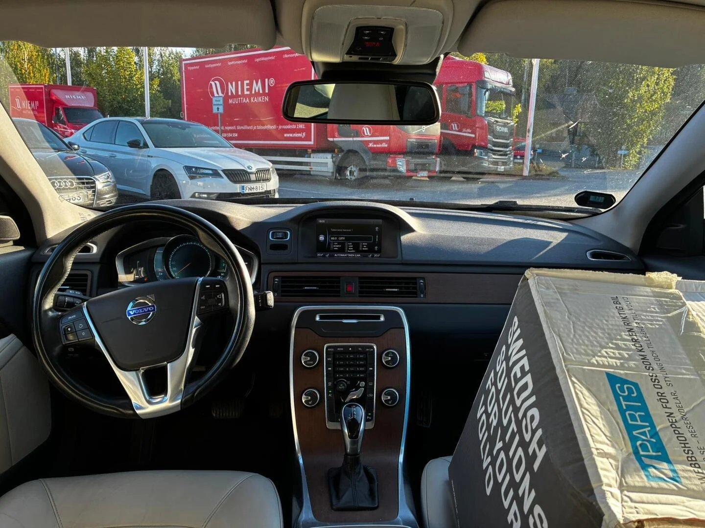 Car Image - knF56suD1vbuiS4W6rruN