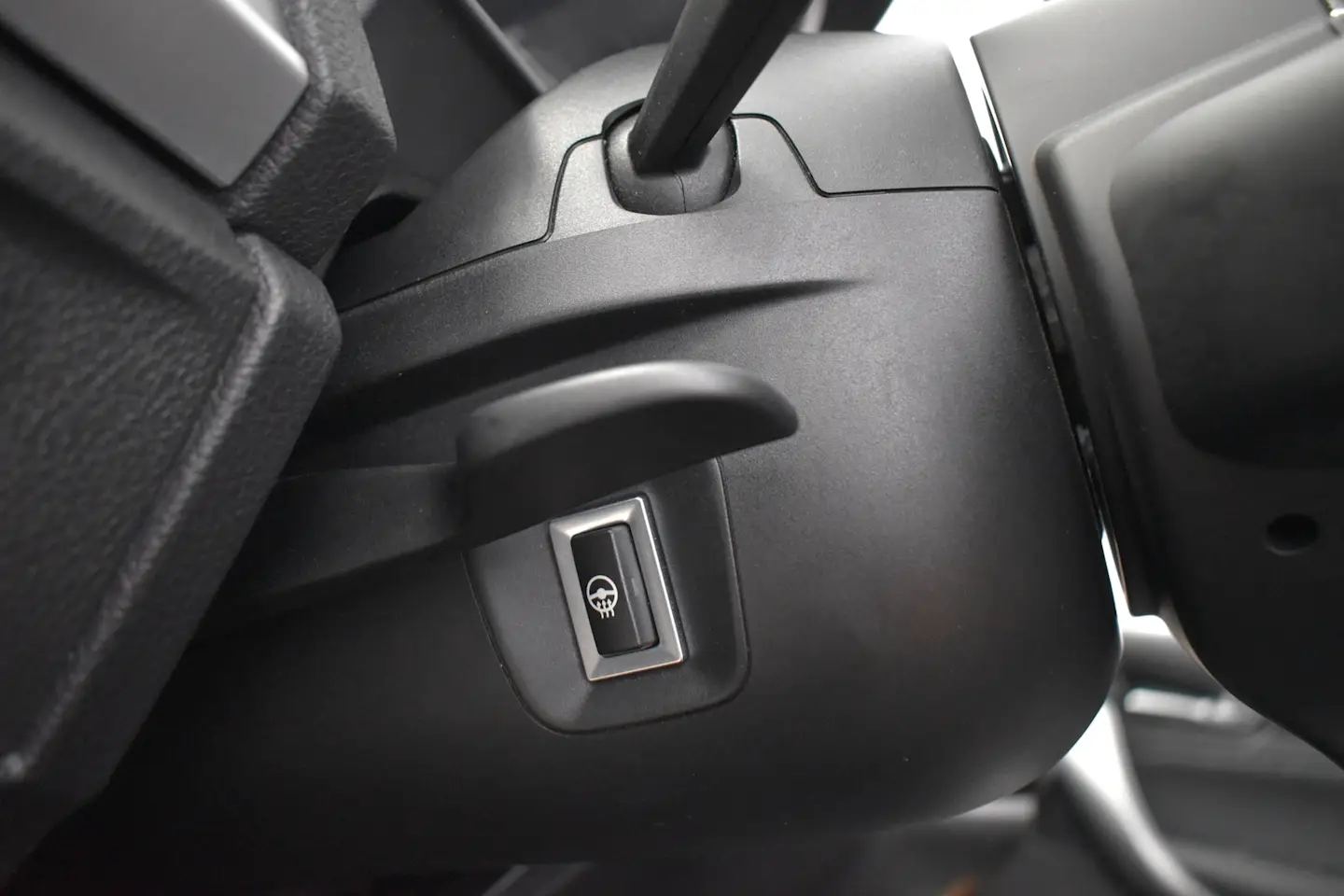 Car Image - 2317BbEbZl5hlPZ2otR4EF