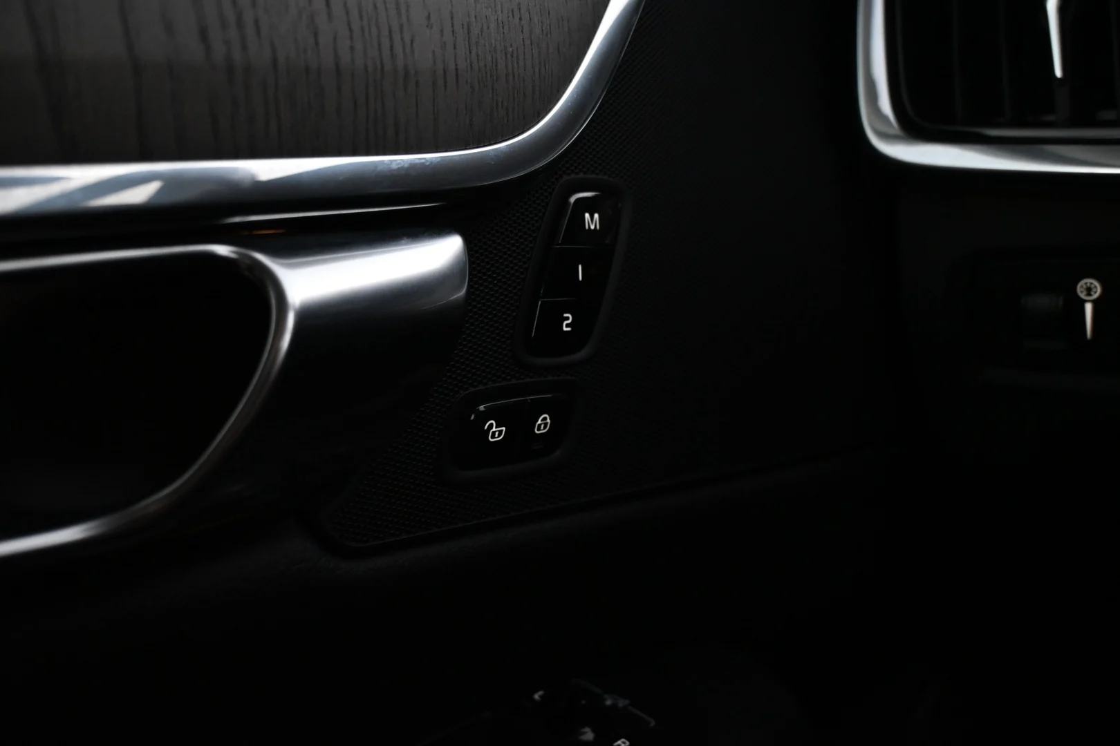 Car Image - 4xaQBJMt9sqErWu7xChVJl