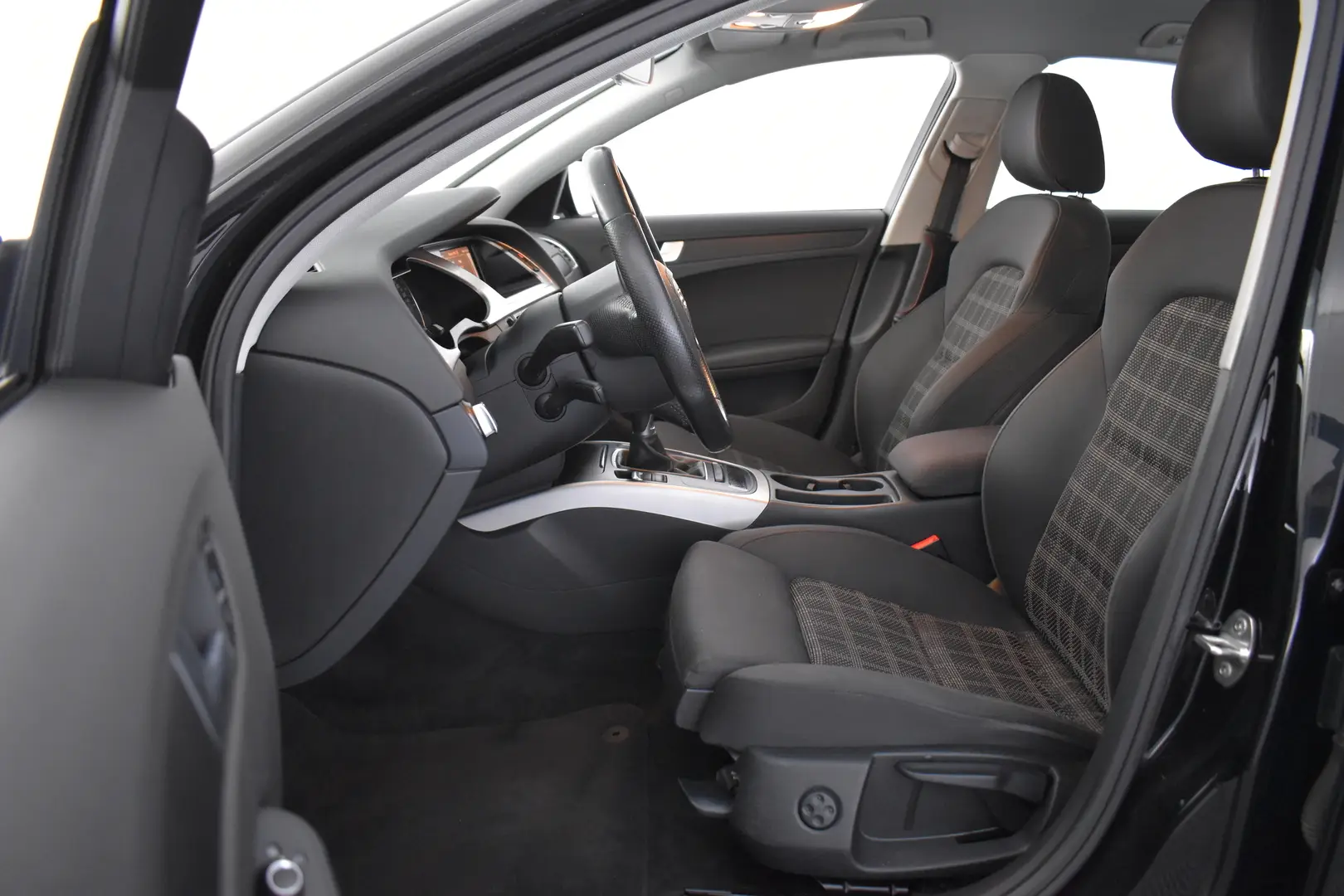 Car Image - 1Z8UWLerMQozMMC83eF9OI