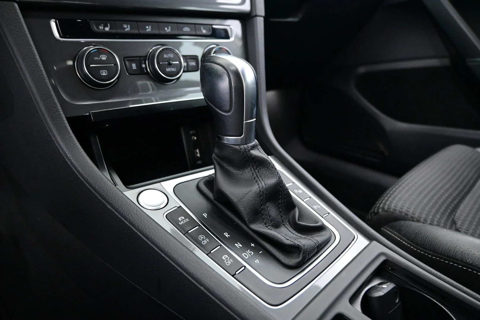 Car Image - 4beSVBBC1jqGEHpBJy4TZZ