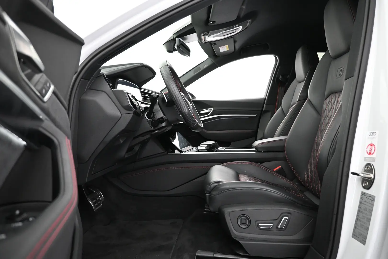 Car Image - 1UZzZ5X02EUYWof29o19Yu