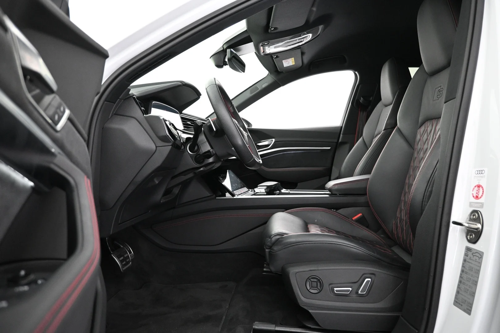 Car Image - 1UZzZ5X02EUYWof29o19Yu