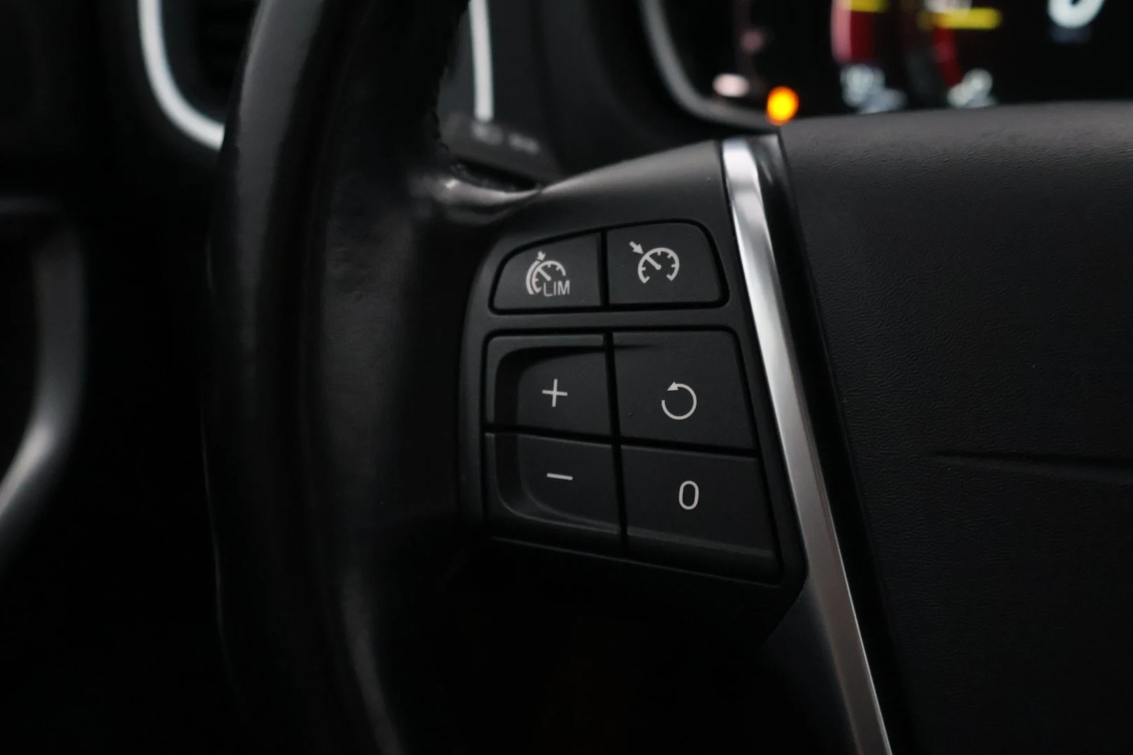 Car Image - 76No27FeUSq4m57u6d8llG