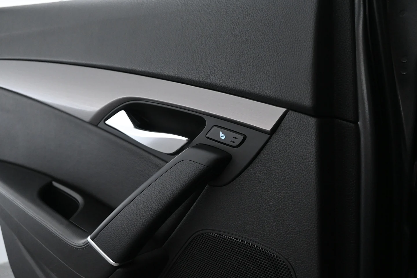 Car Image - 67lDgxFYsF8c4OdE6o2lP5