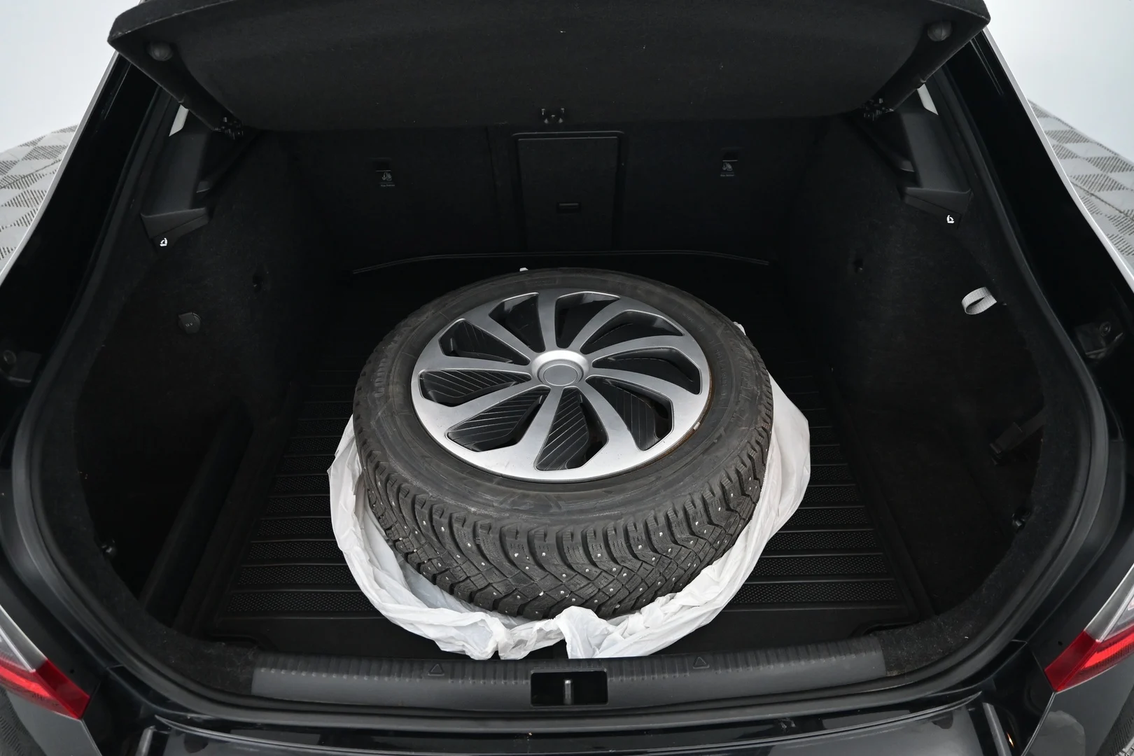 Car Image - 4qdfZVyQGR3c5NWRQheNto