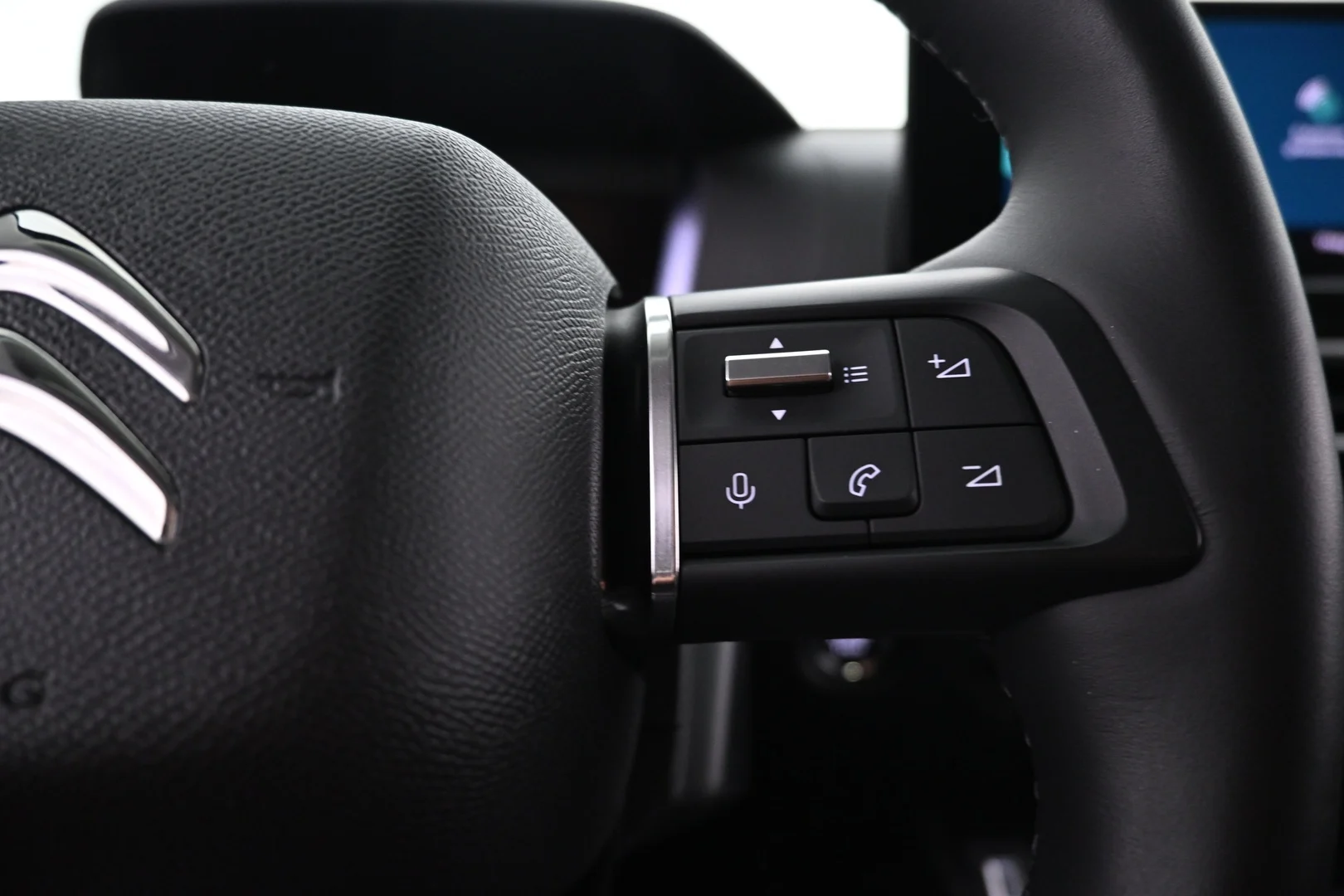 Car Image - aeY7CbHuvW5eIdAoPk4wr