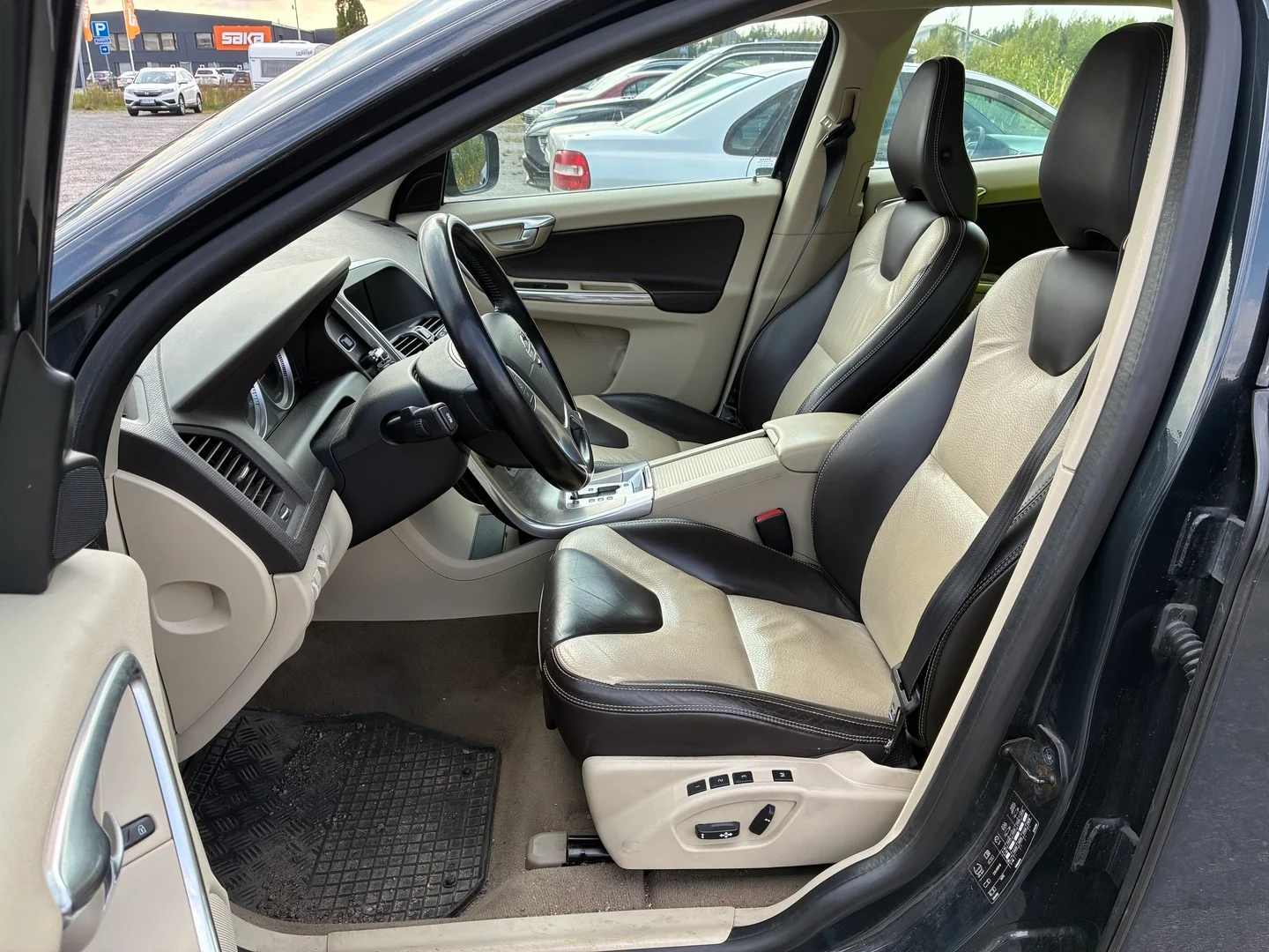 Car Image - 5BJglNJMEBCrXVevxBneEg