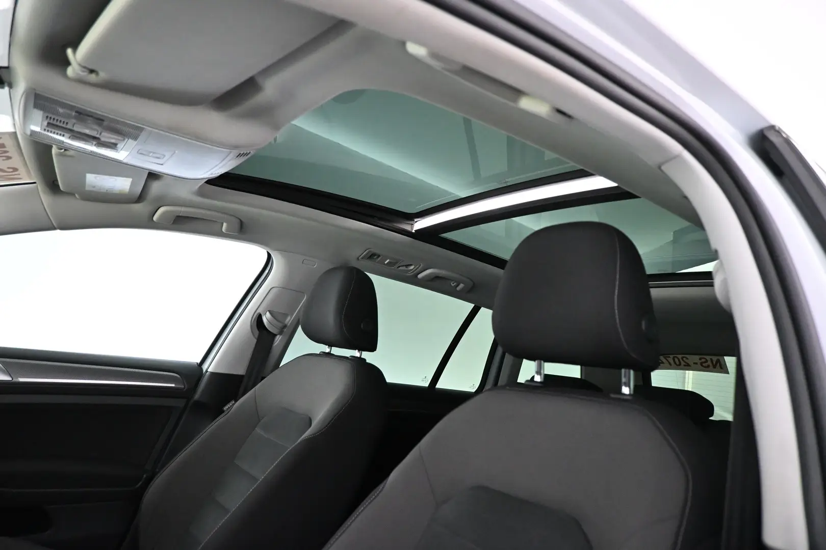 Car Image - 2Ci1aFuzDrb0JZcwJqEgKF