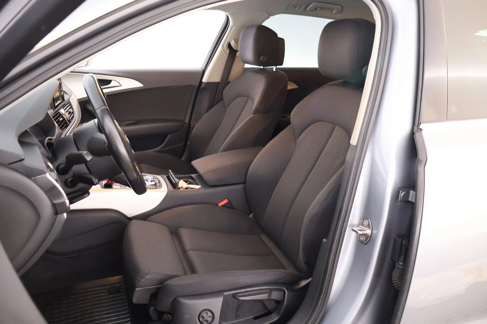 Car Image - 2z1fAE3Gn5lDkvFYGfOxAH