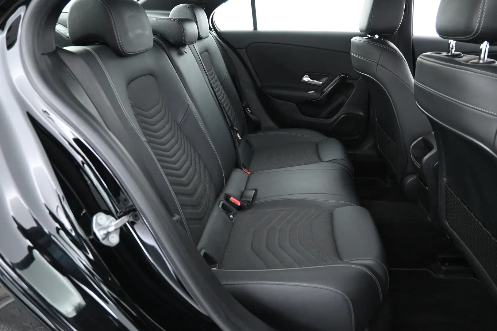 Car Image - 2oSxwDPMcXsTfHhdlvKirn