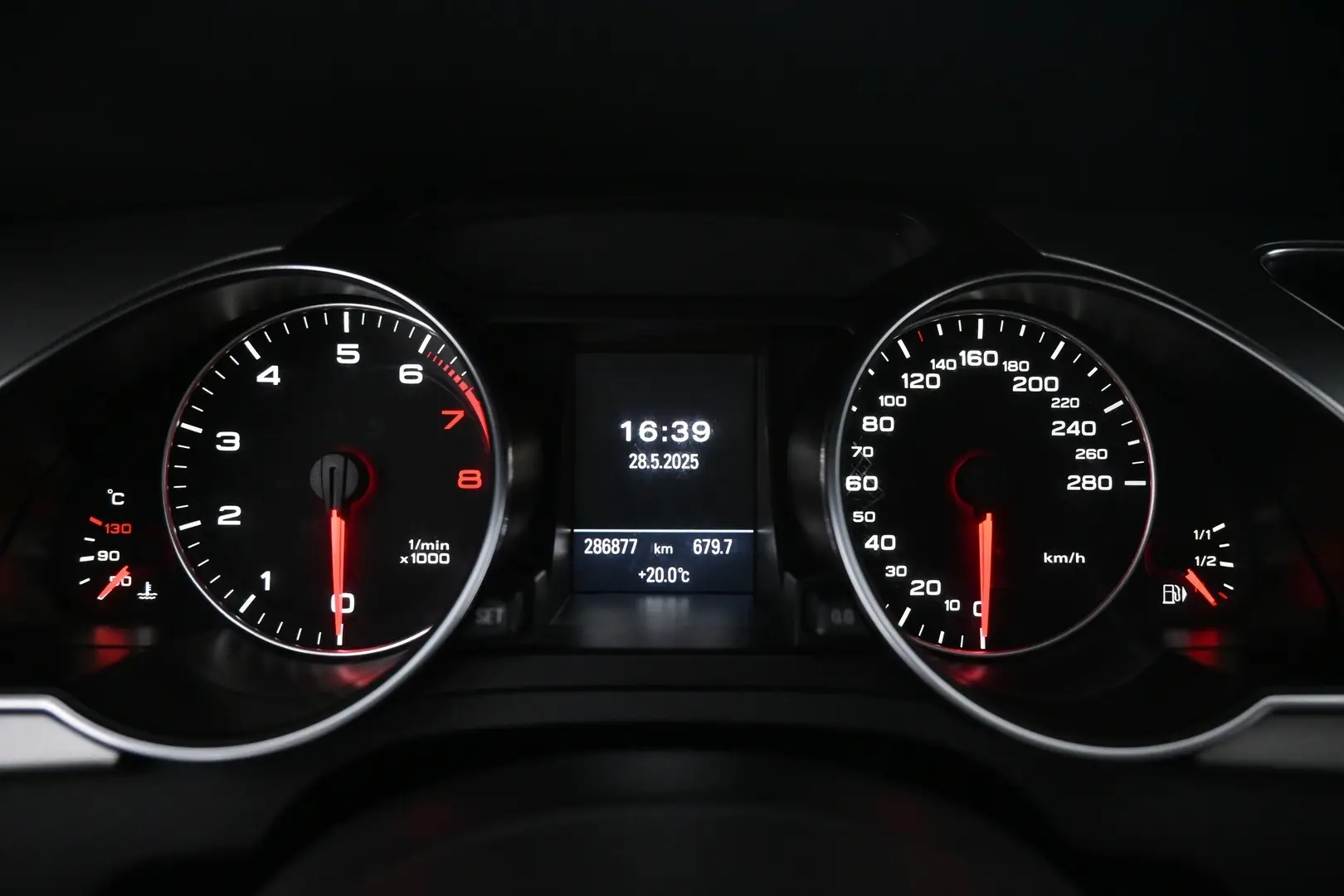 Car Image - M4yCCoeY7aYRZGJ61l1eP