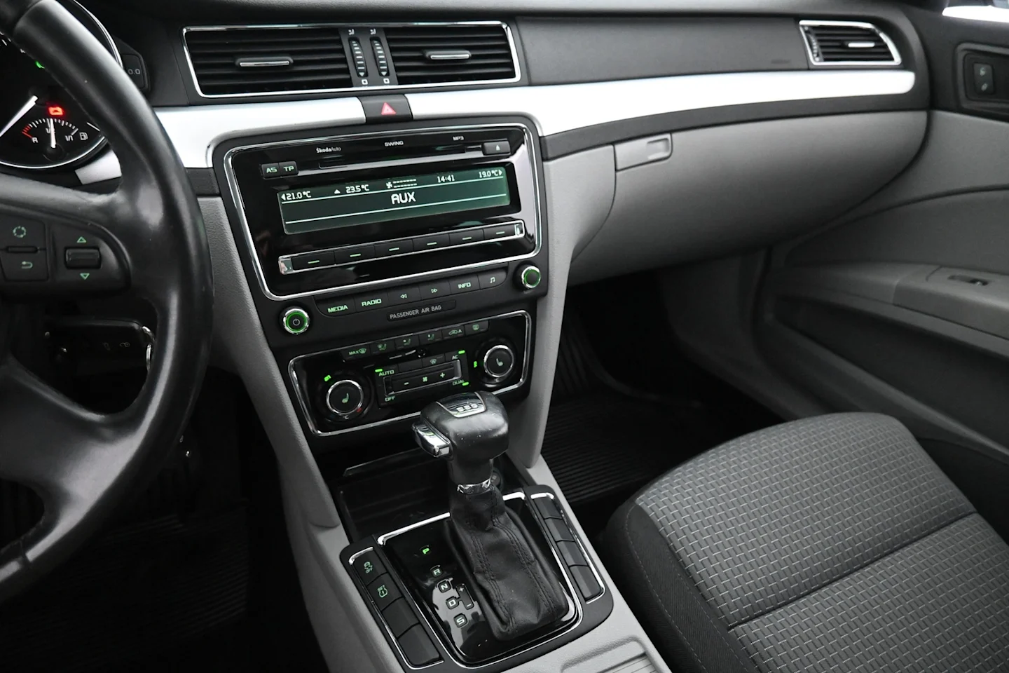 Car Image - 2UIM9TJ80thScPVWVtNHqn