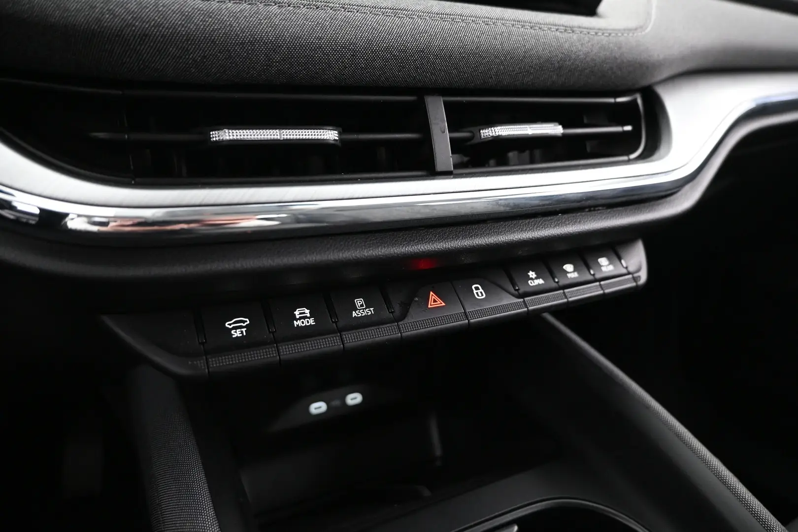Car Image - Sx5FfyAITcq6GHgIKhwgO