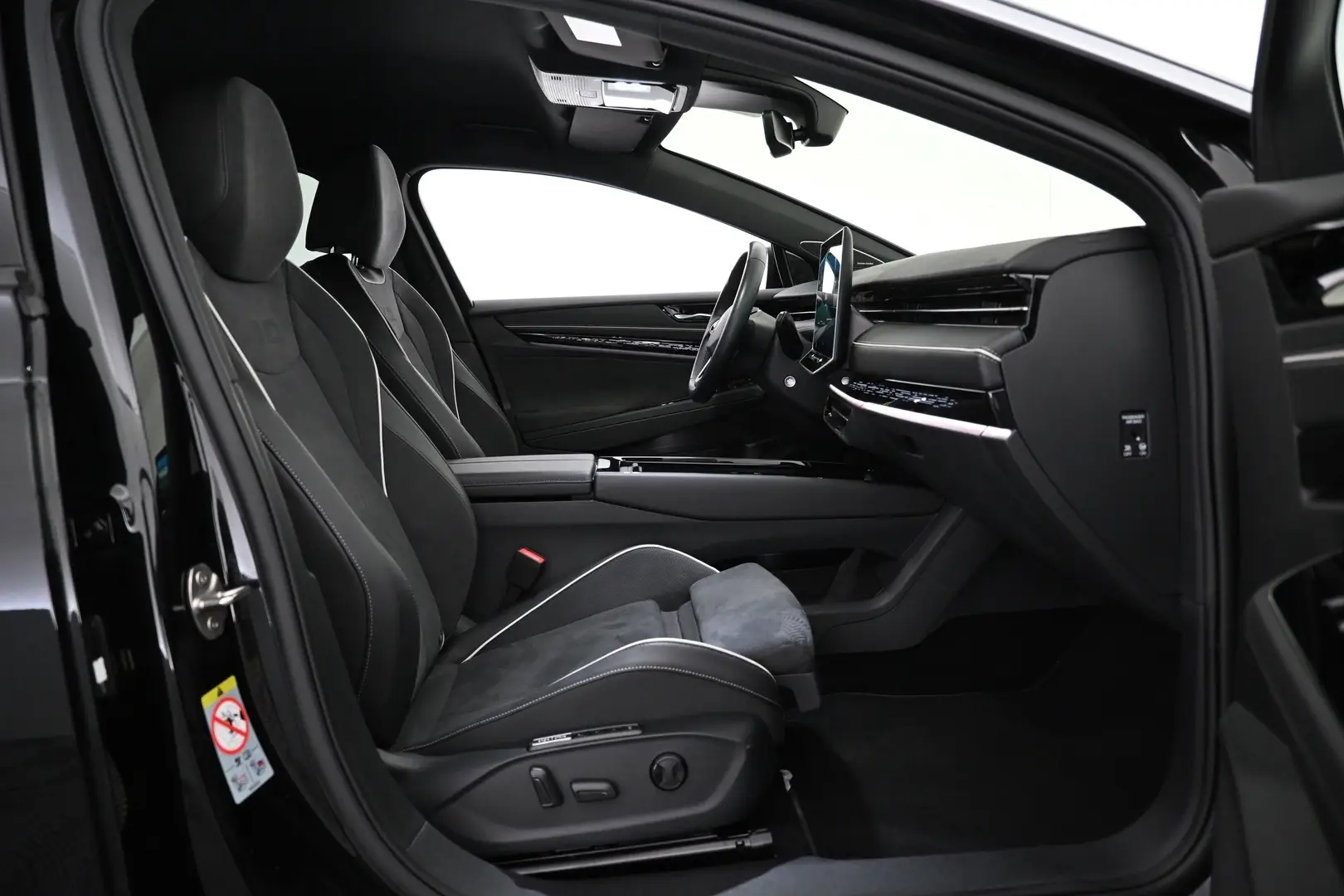 Car Image - 7BB527Esvl5SSDItlEv5ct