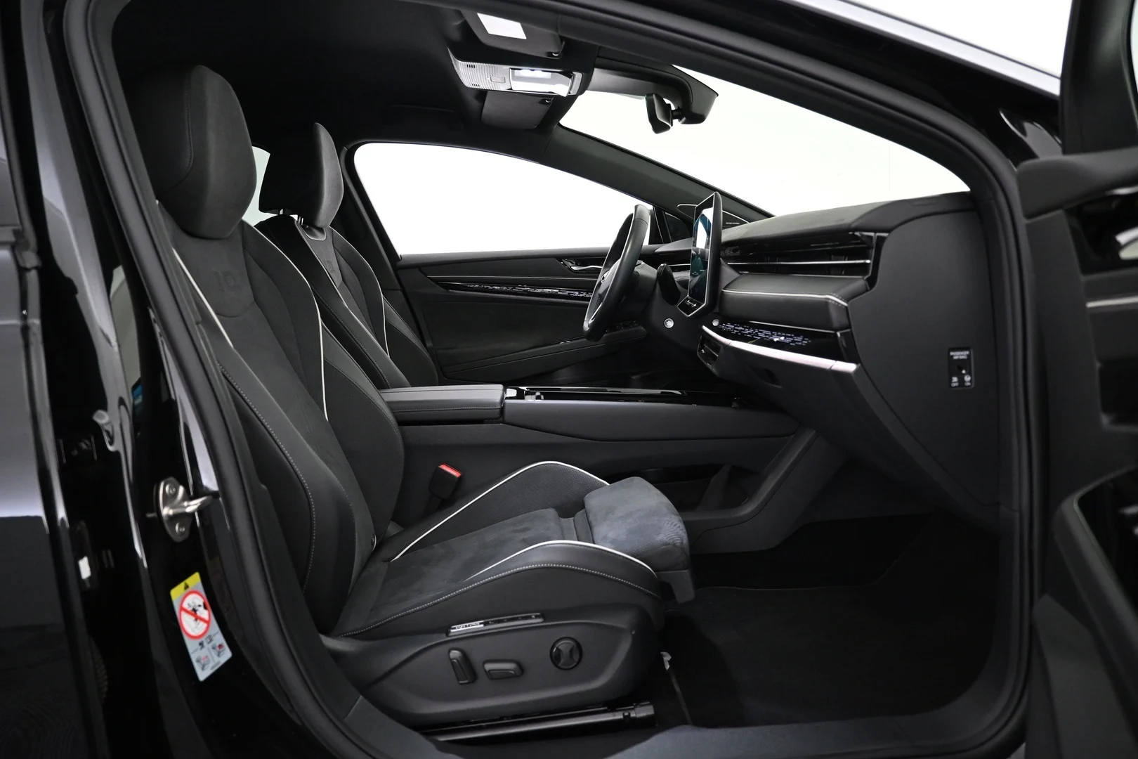 Car Image - 7BB527Esvl5SSDItlEv5ct