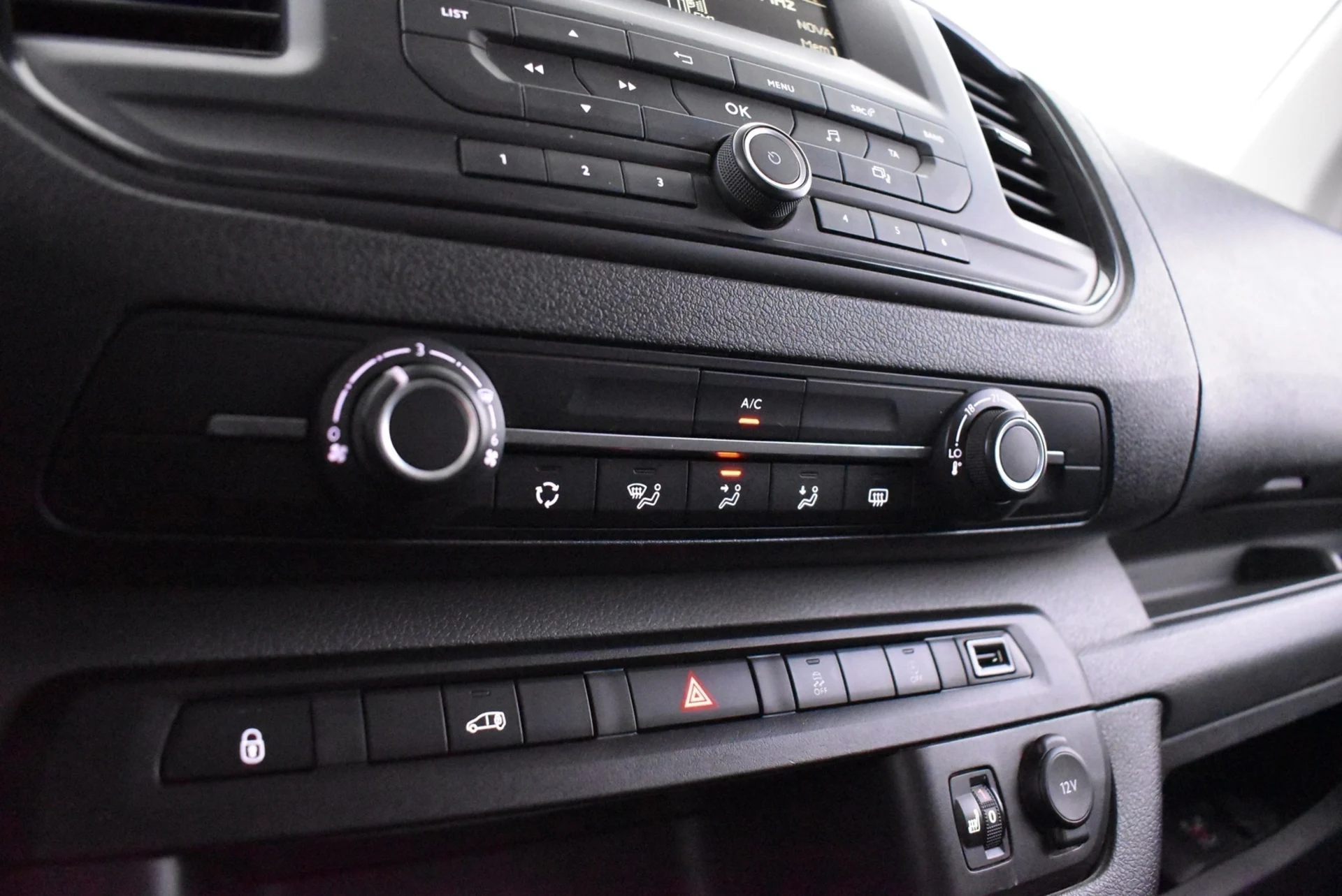 Car Image - 27SnxqOjkp4bzP0jn44LMy