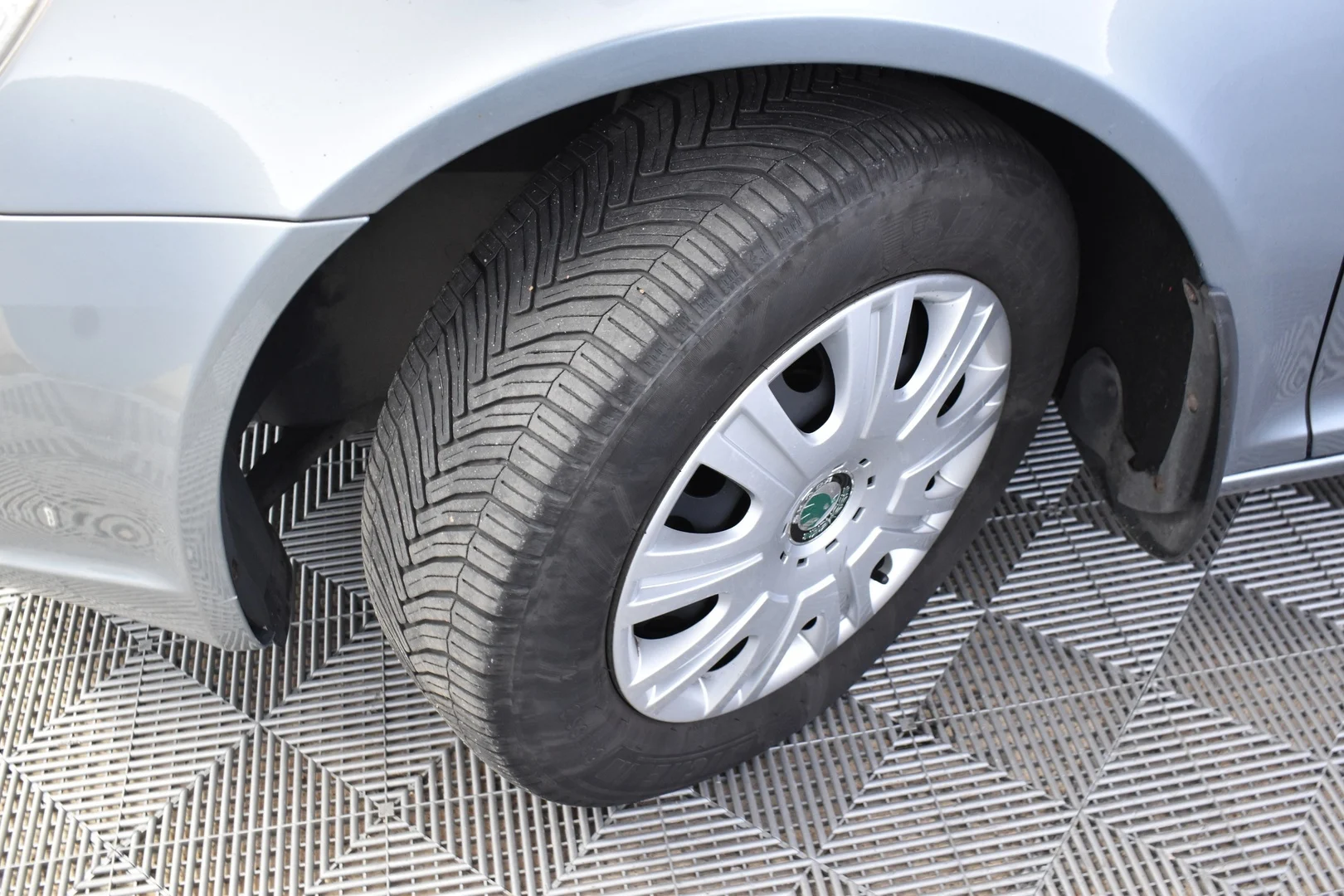 Car Image - 4m2Nz9d7qnbWoeKvVTMYAM
