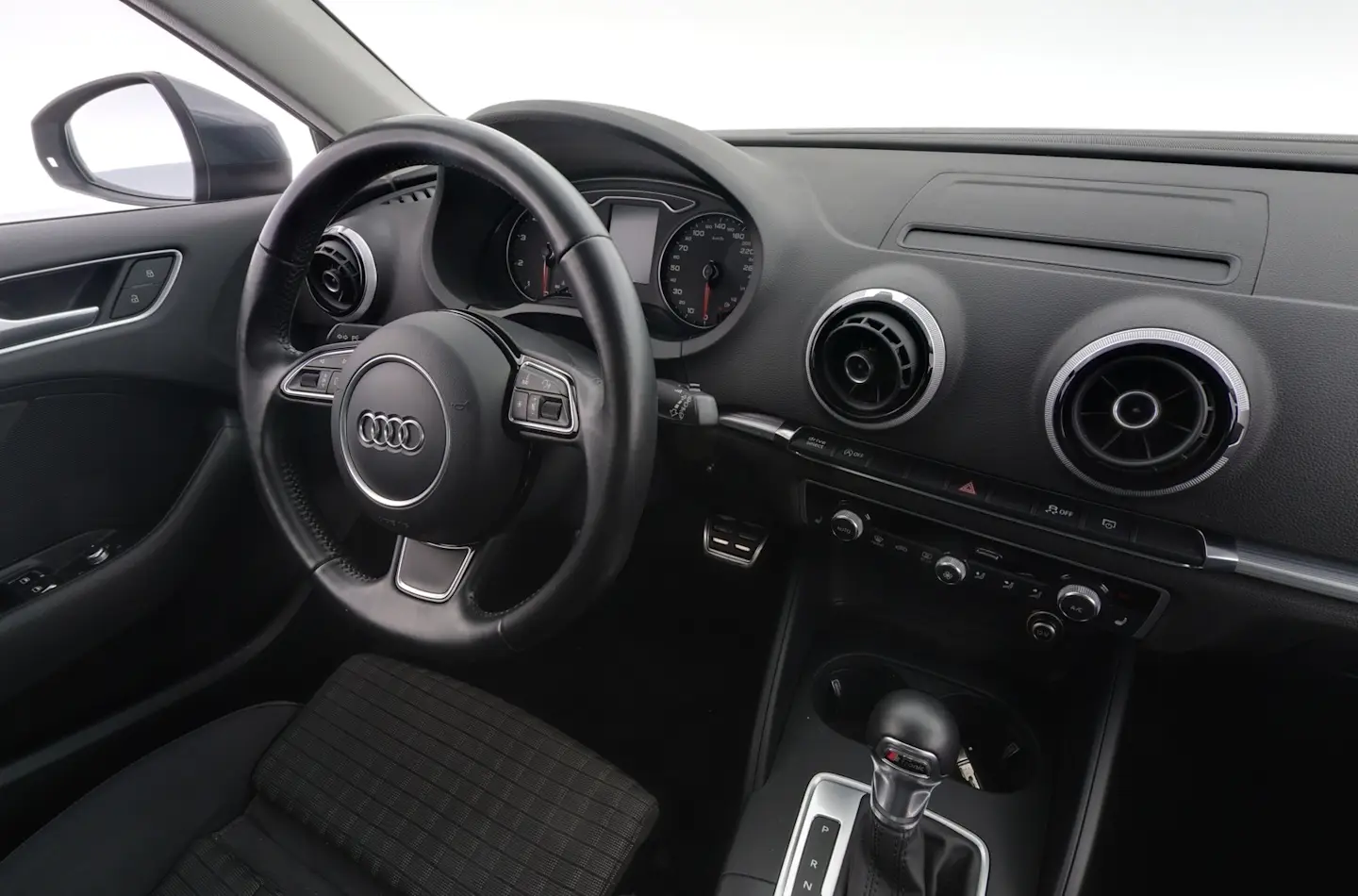 Car Image - ieNdAIYuROZc9wvjiRVPw