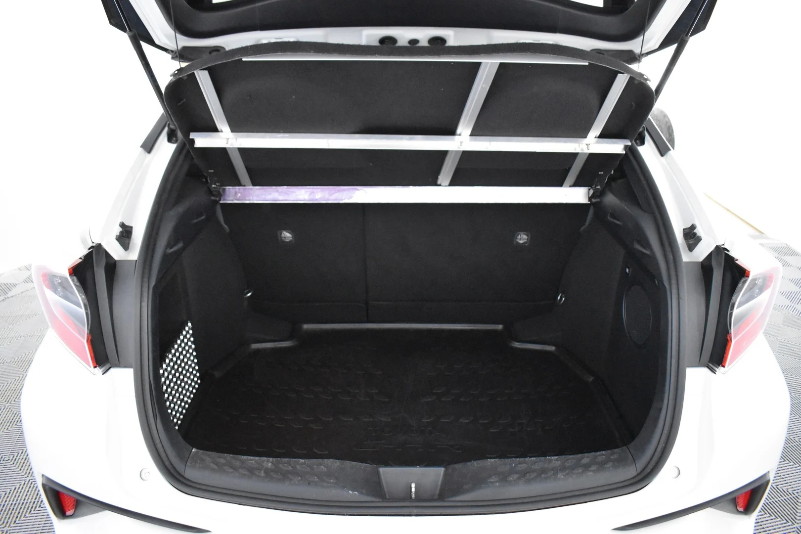 Car Image - 42PU5y3Y8XHPCBbK2L7MT1