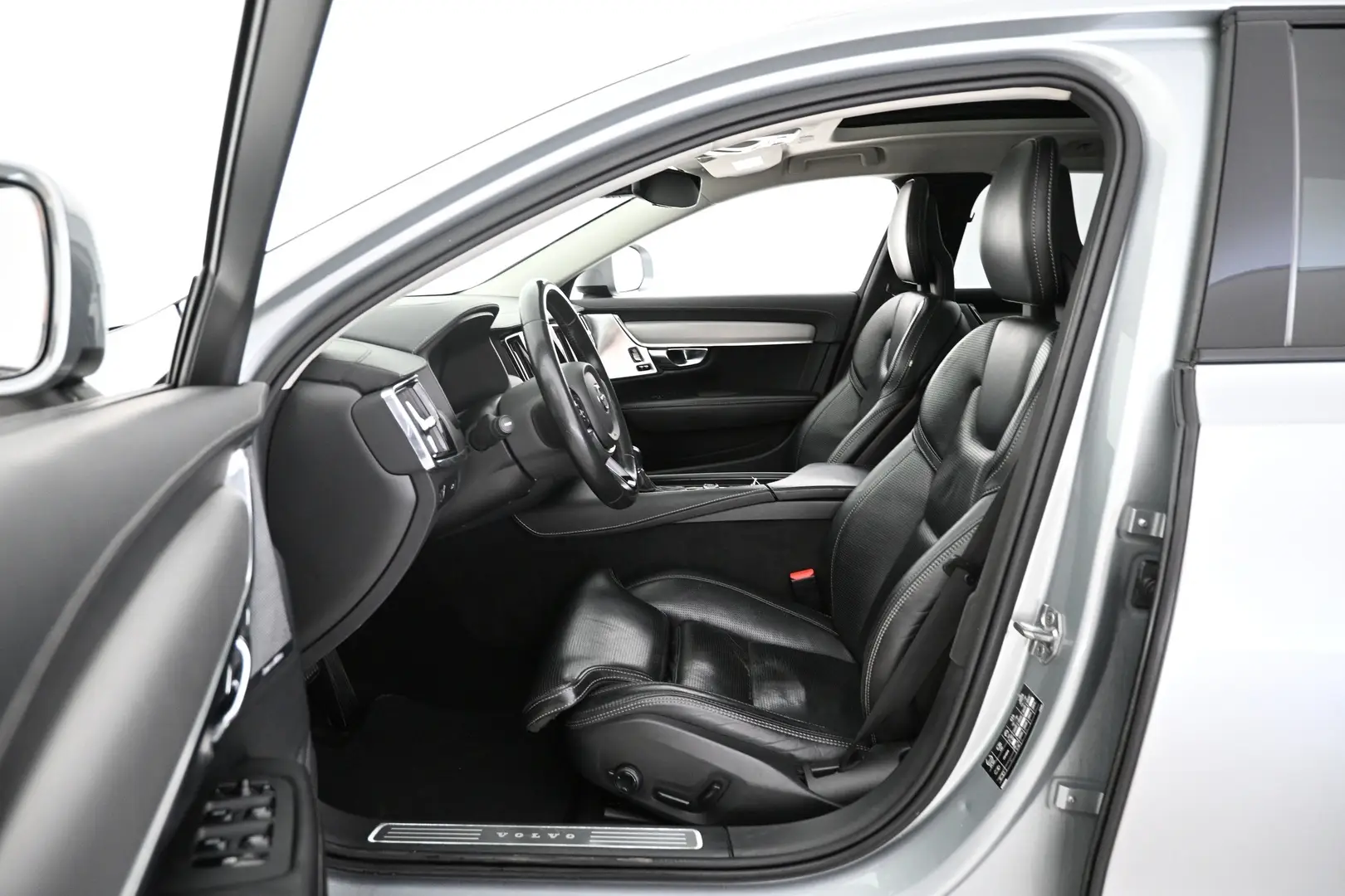 Car Image - 77U1GpAtmasqKry9eFQ1eU