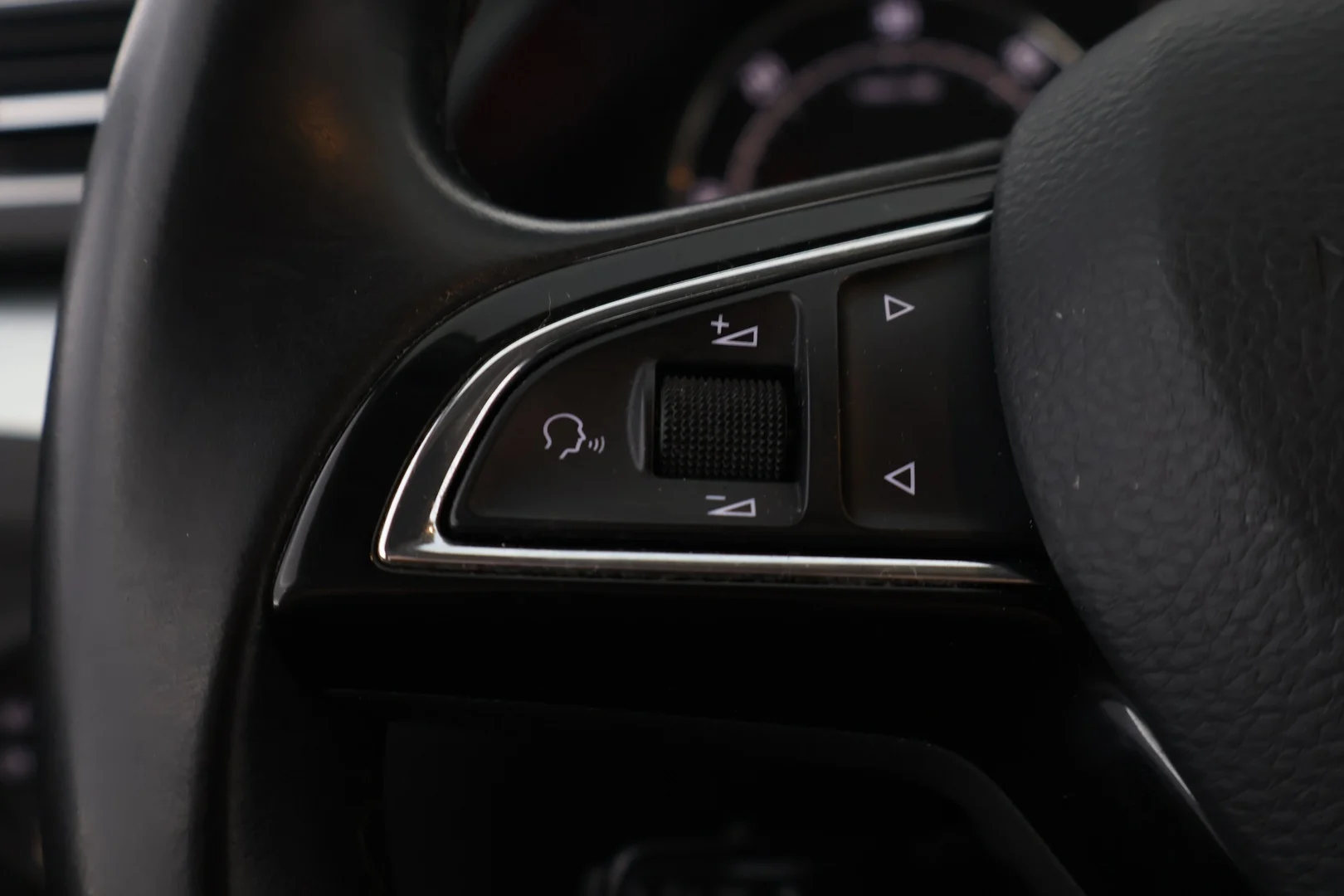 Car Image - 6KzEWNFsrb1lSSNhStfaI8