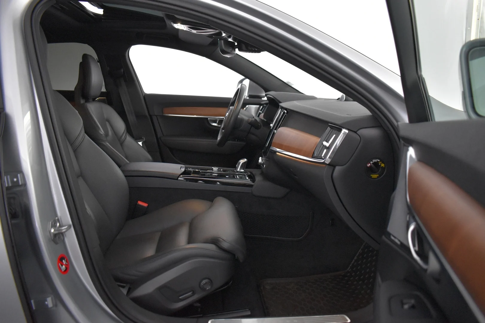 Car Image - LYCpB4ppCbdd3IlqIJheU