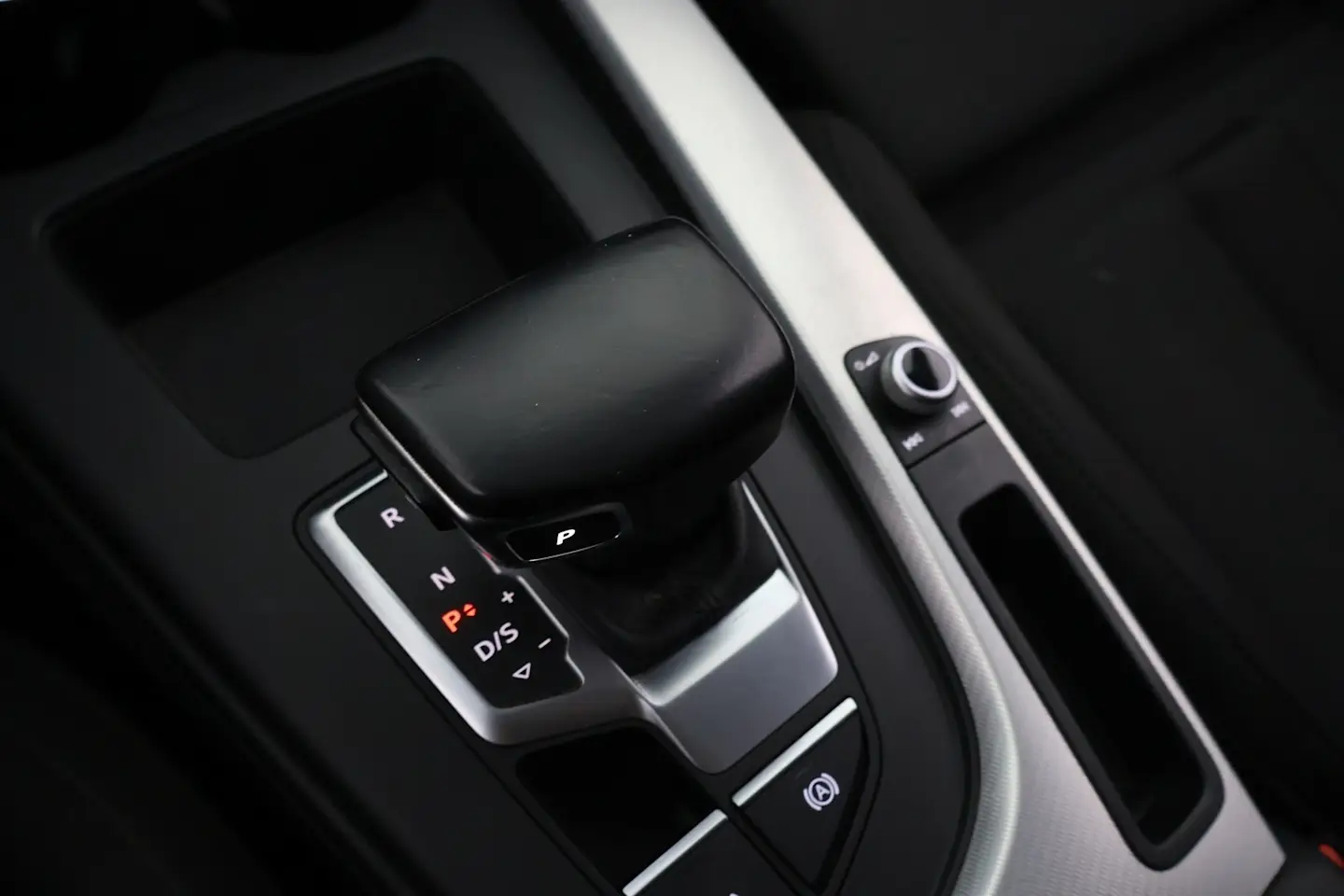 Car Image - 414MxK60elZ1pooznamFYK