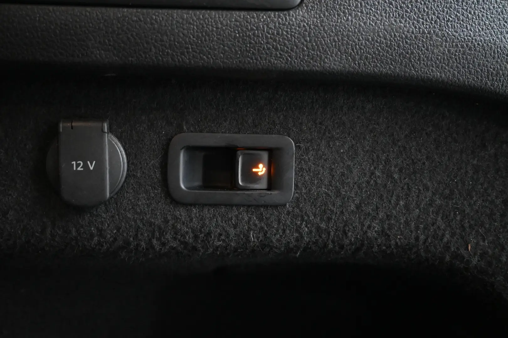 Car Image - 3Kfiu7oIfEuxYT8KgYBhAZ