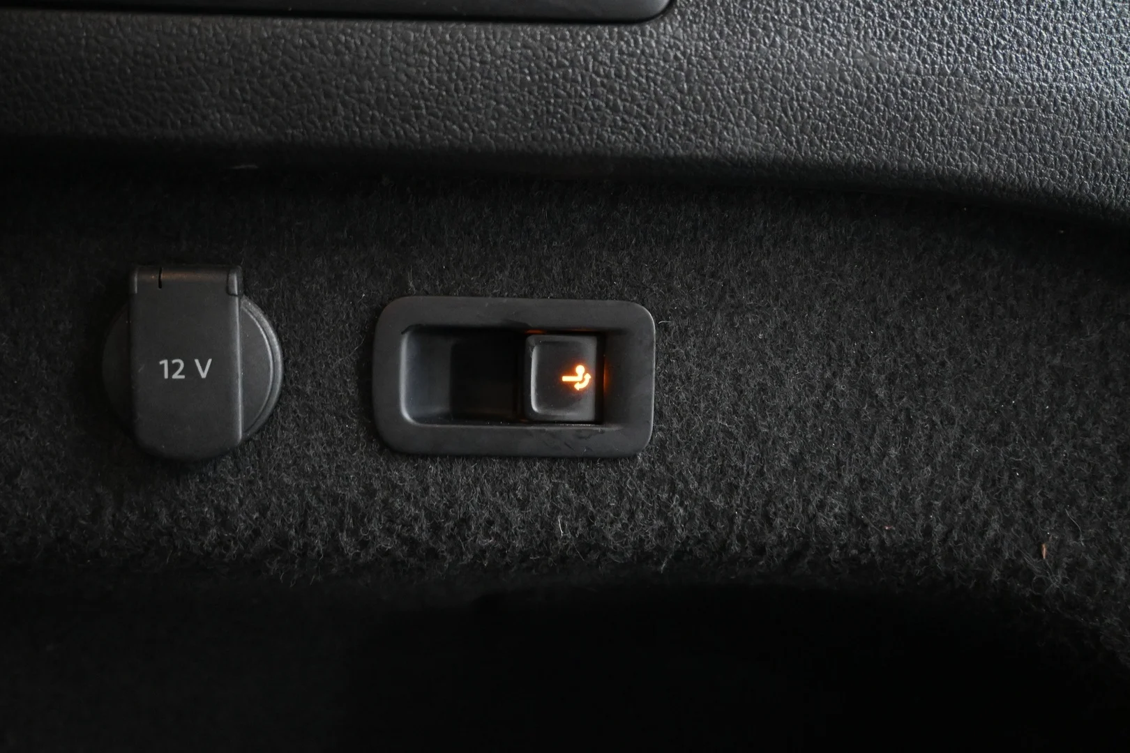 Car Image - 3Kfiu7oIfEuxYT8KgYBhAZ