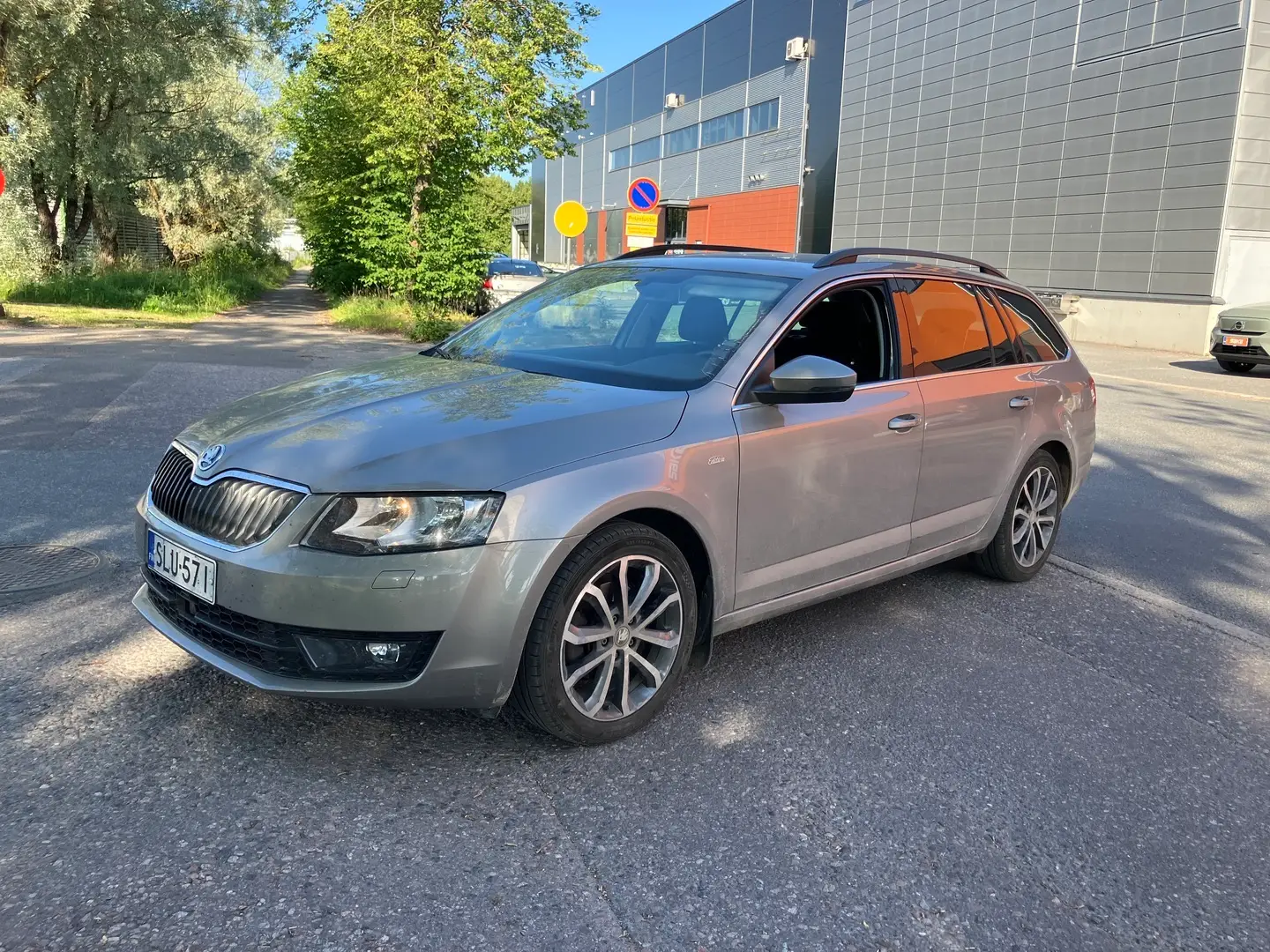 Car Image - RrTbnJTyGiJWuDWKzcvYz