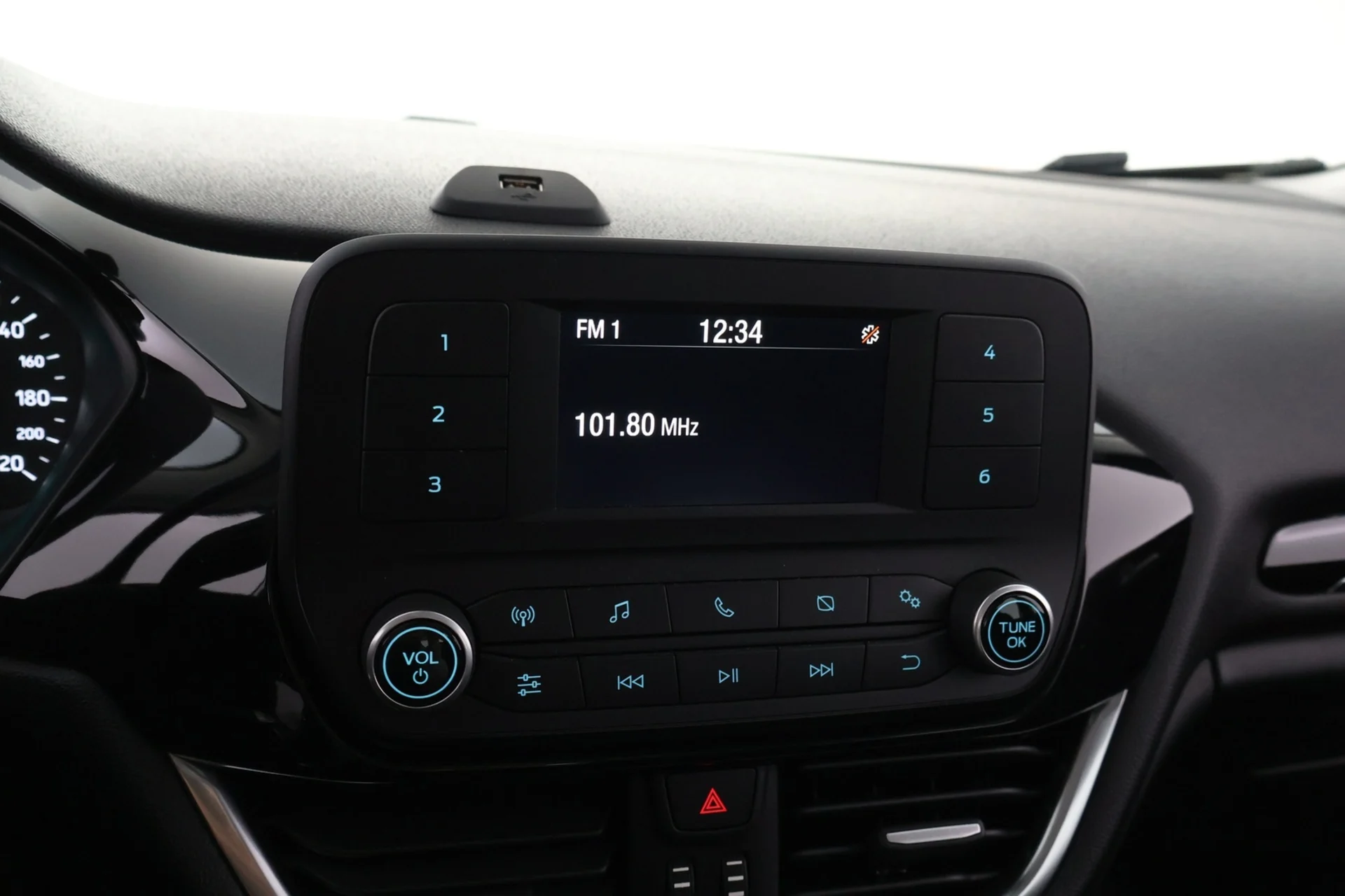 Car Image - 3yEBZR1fQfQgDigsBKFVXJ