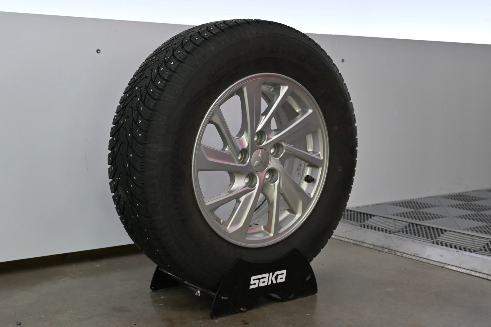 Car Image - Ajl1g6a4ZOscBmtZ5cDgc