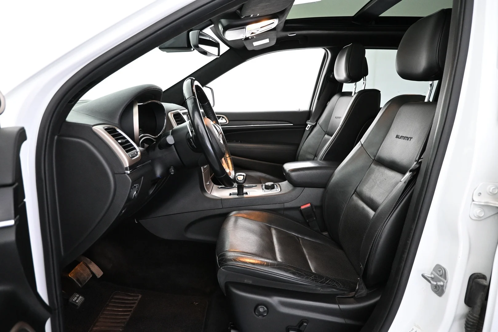 Car Image - 5iw0nYENXqyNLcggbStRZt