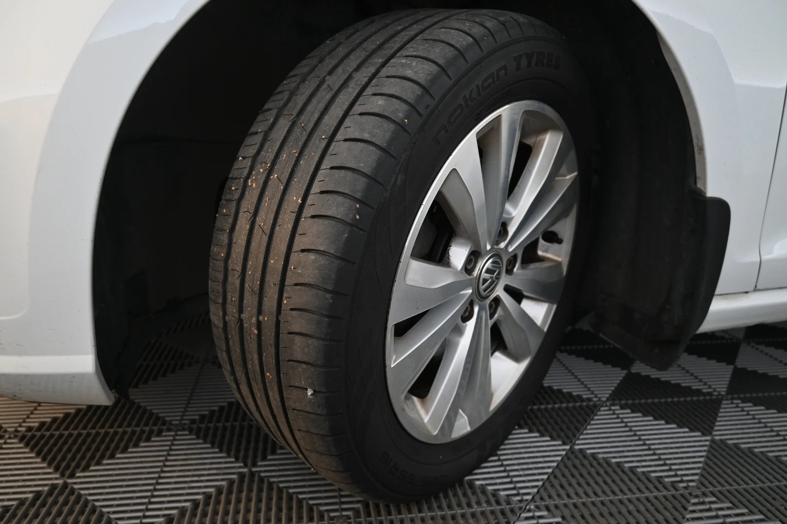 Car Image - 4Tvu7Xsk1TBDQnAc6LTXm4