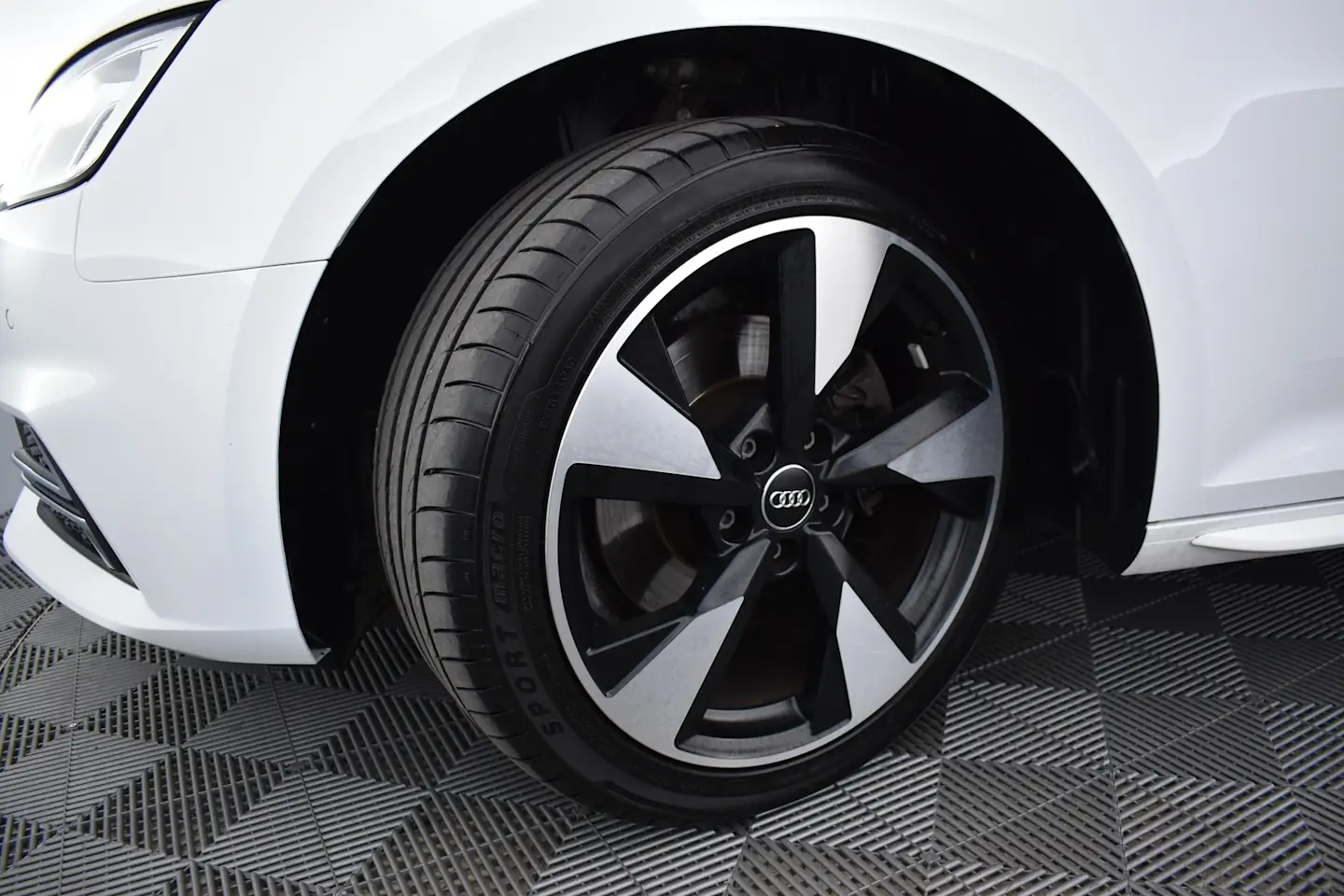 Car Image - 6nGDKICNmitjfvJjchIFsN