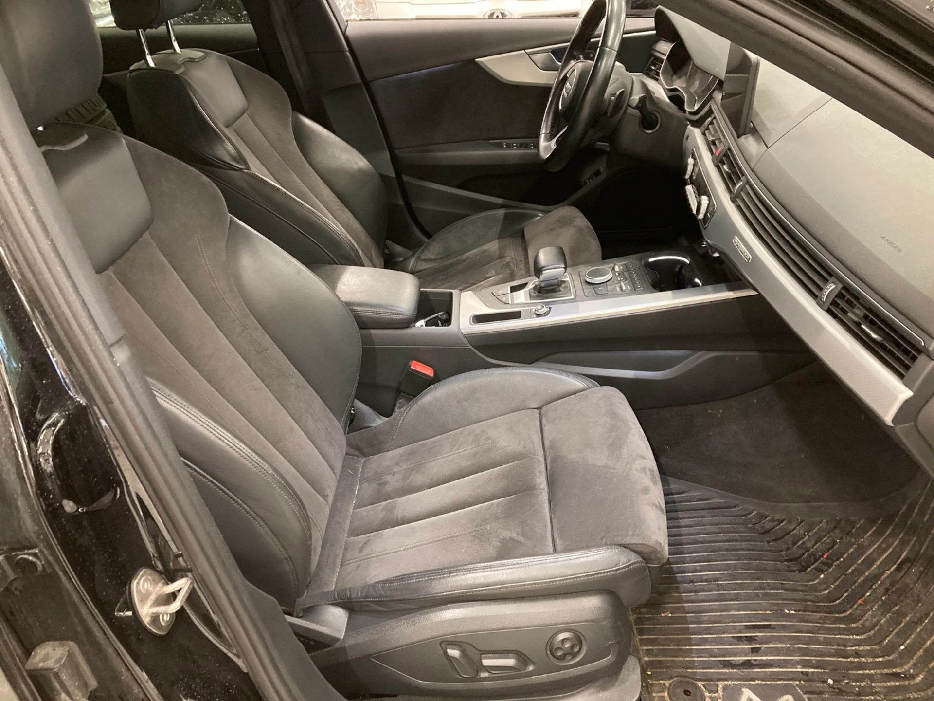 Car Image - 2TaBs2flQp5D1KOgpmeqDE